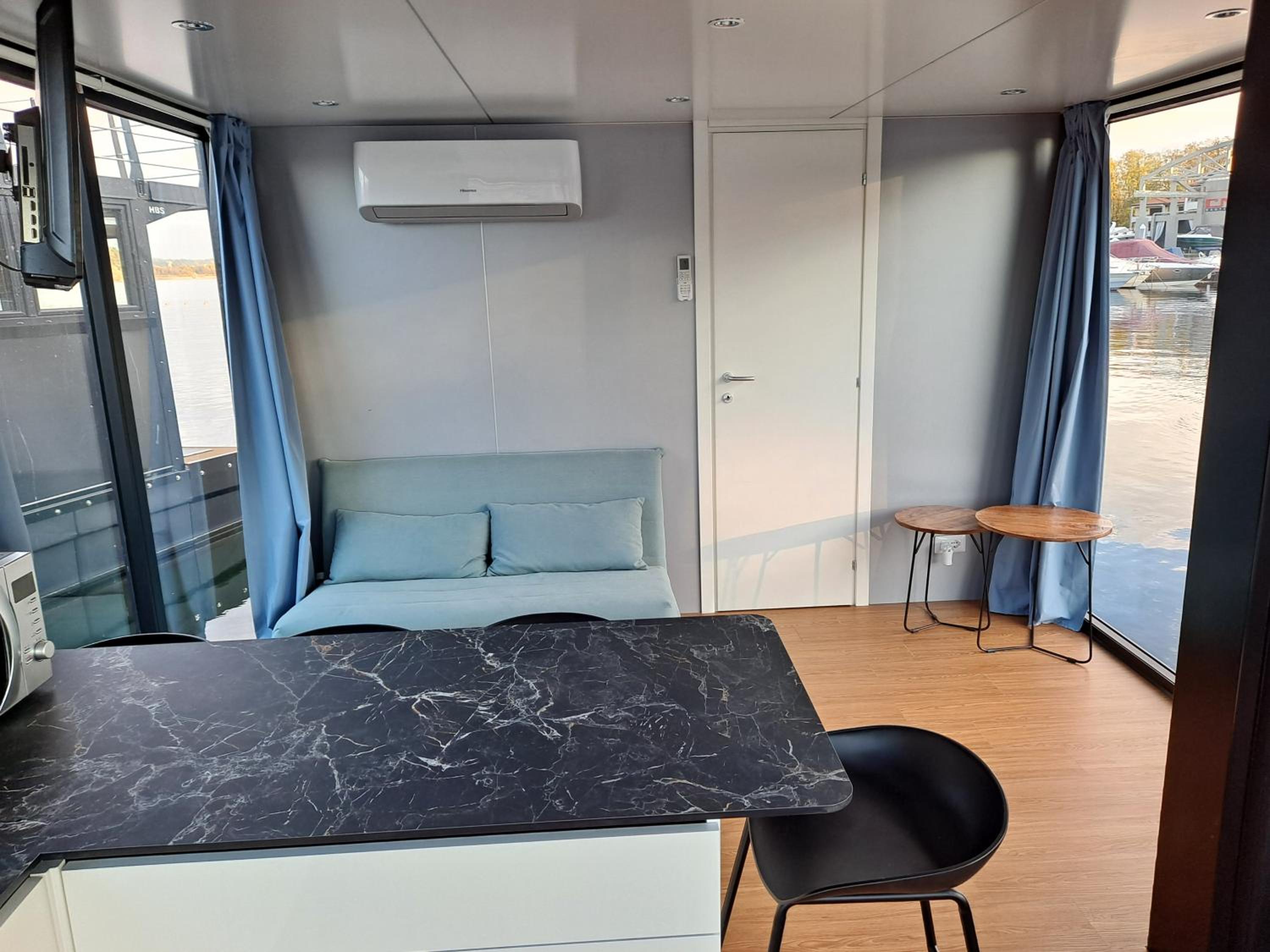 Mobile Home photo 1