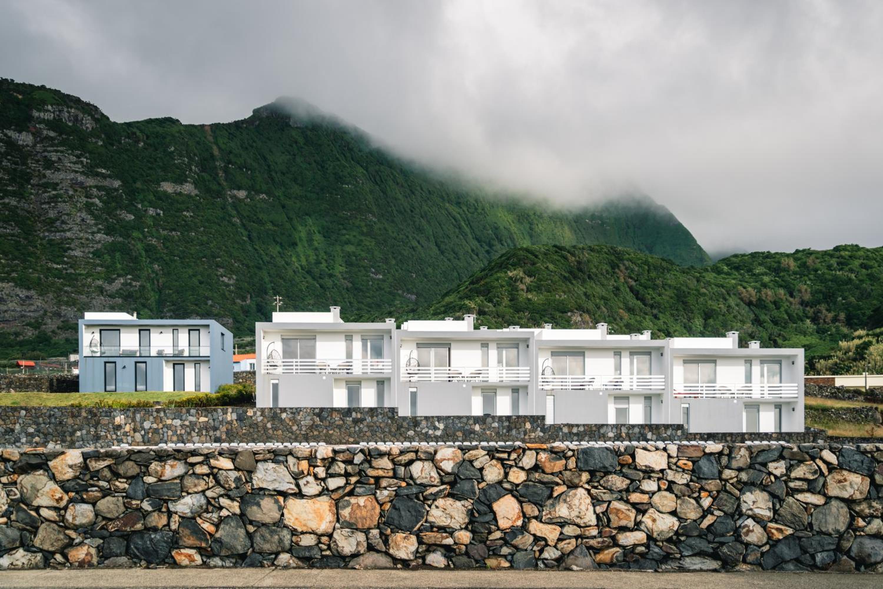 Two-Bedroom Apartment with Partial Sea View - Photo 4