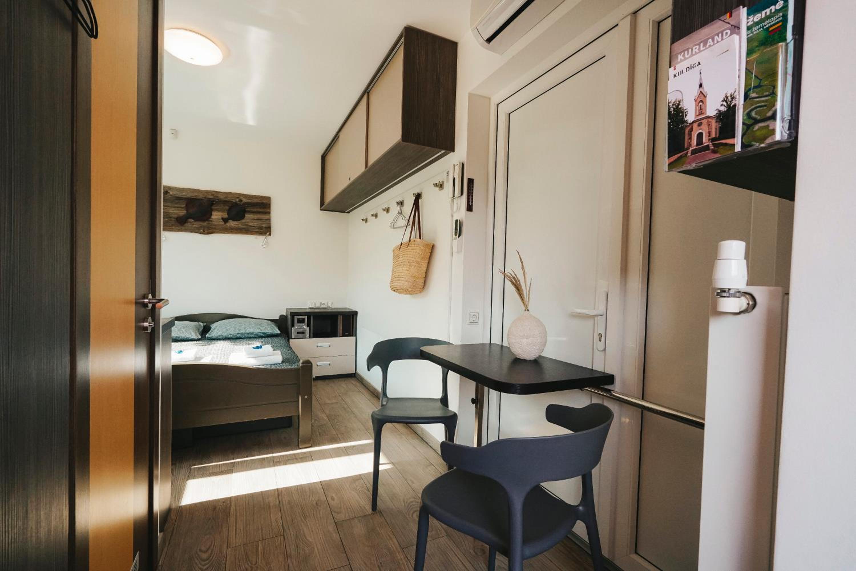 Studio Apartment - Photo 2