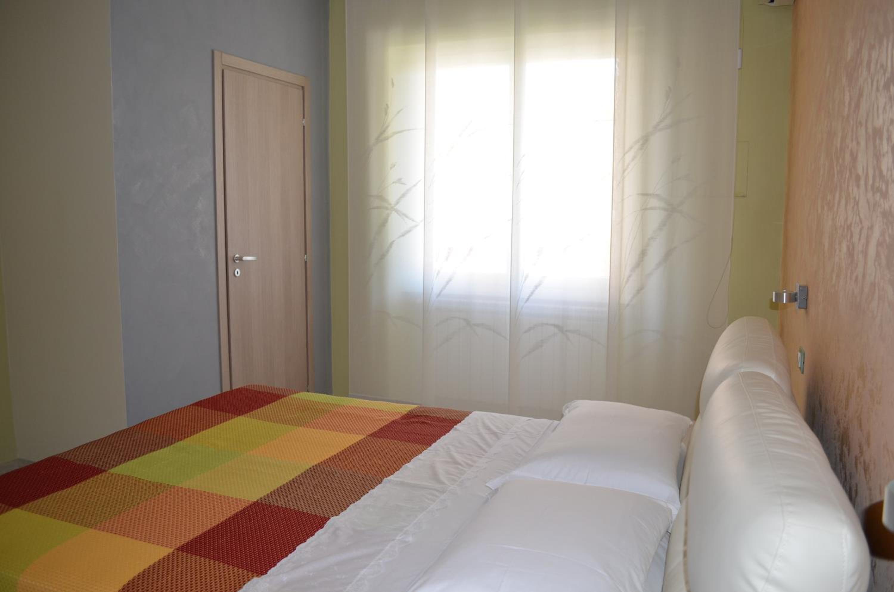 Double Room - Photo 10