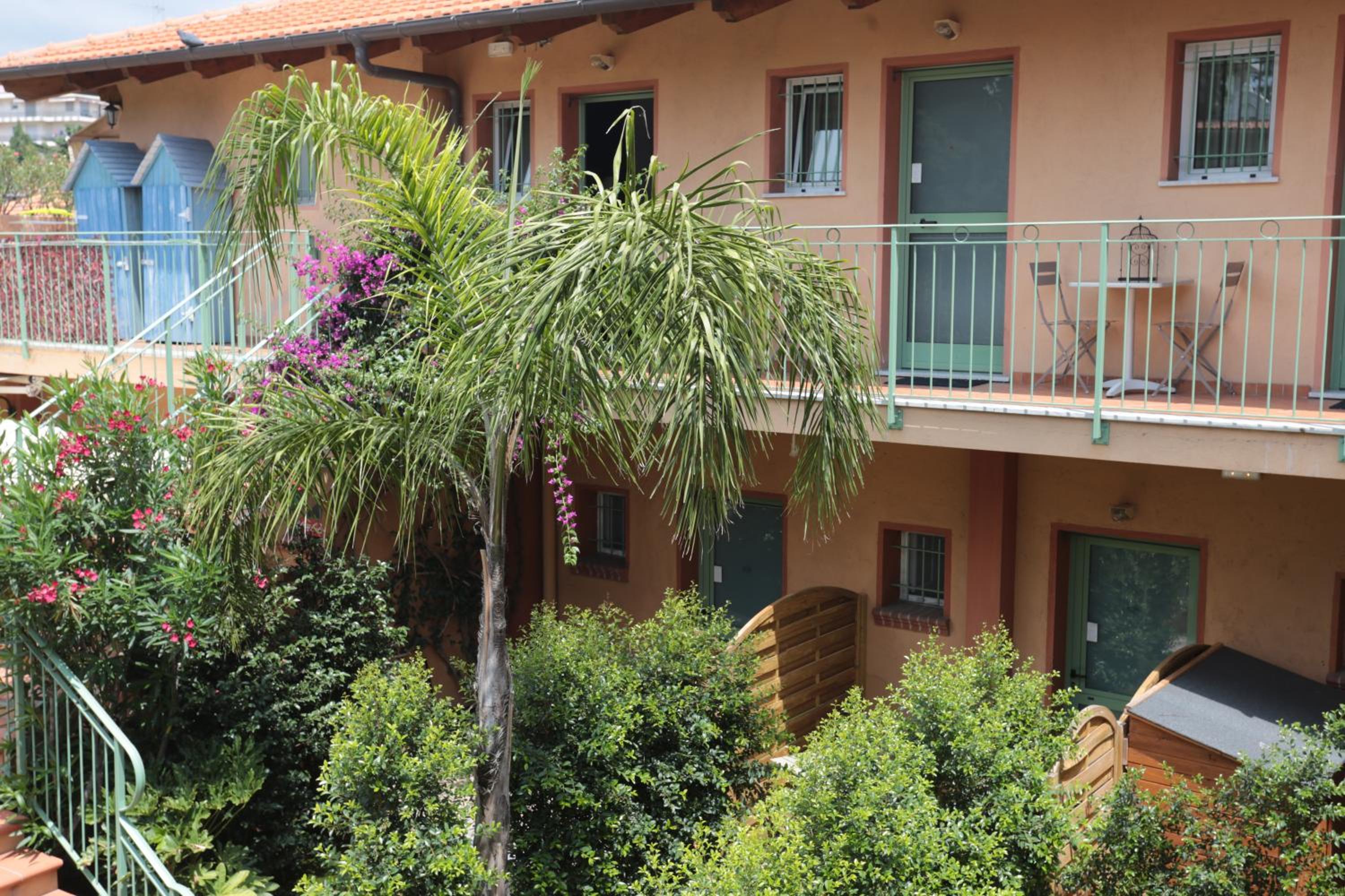Standard Double or Twin Room - Garden Side - Photo 12