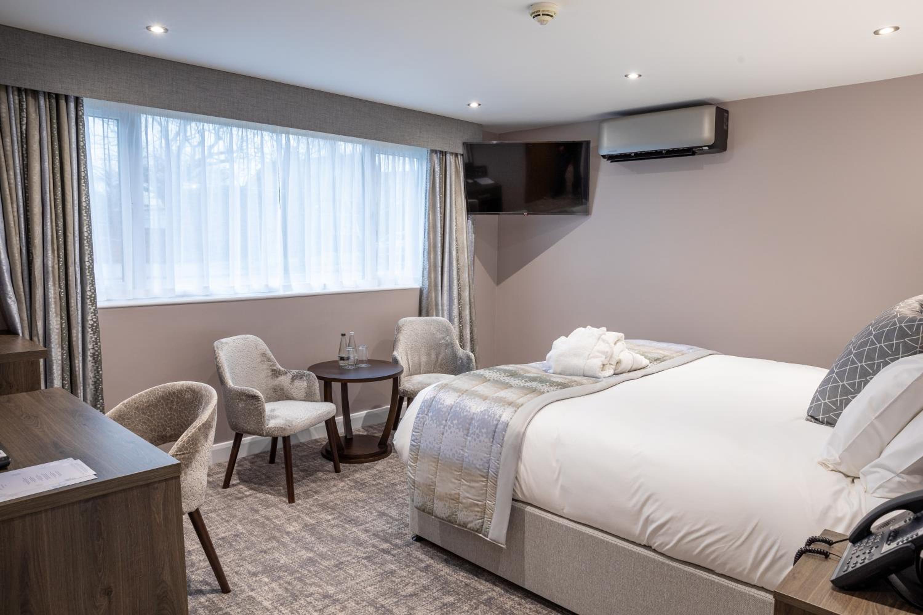 Superior King Room - Non-Smoking - Photo 1