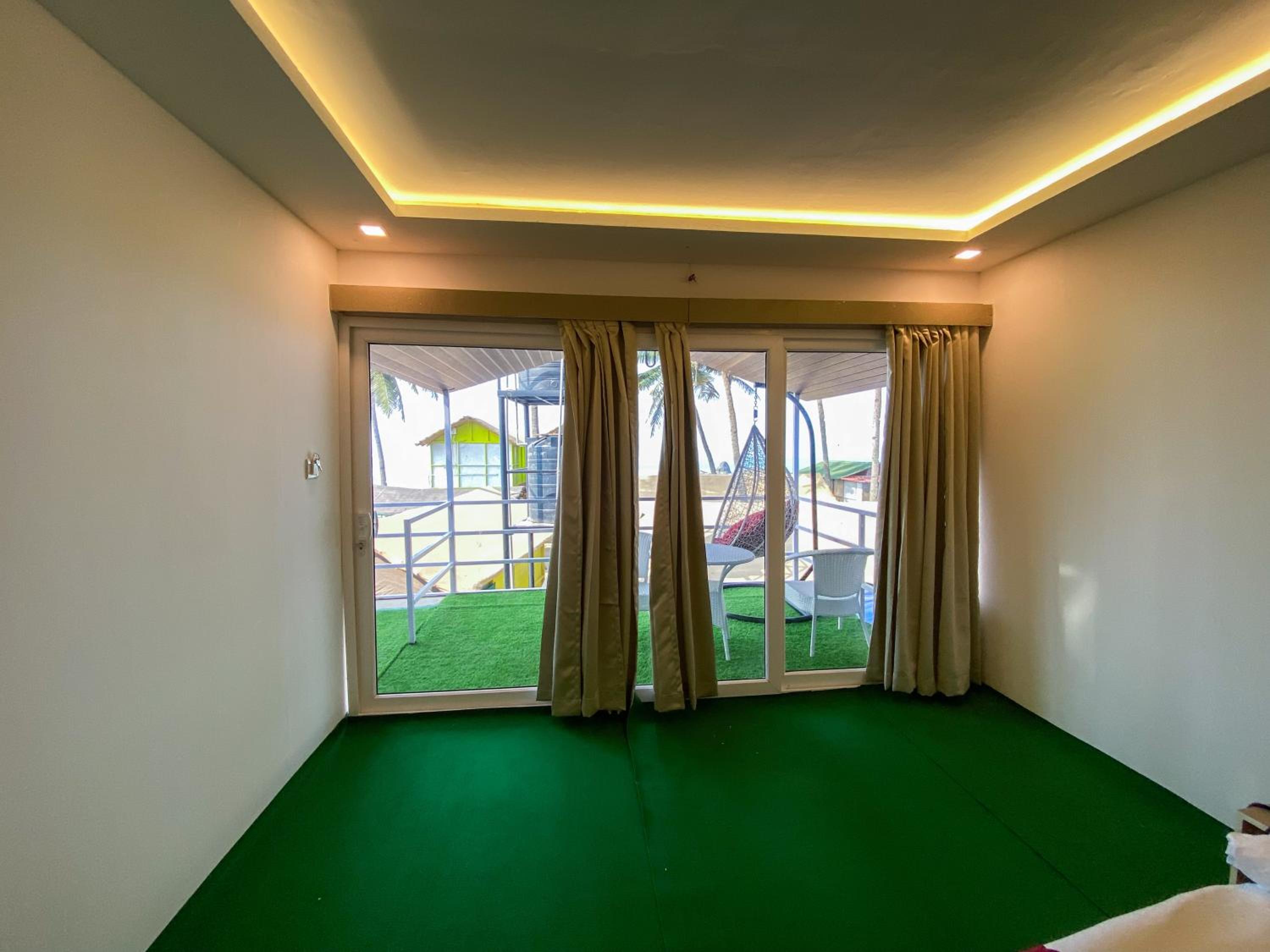 Deluxe Double Room With Side Sea View photo 3