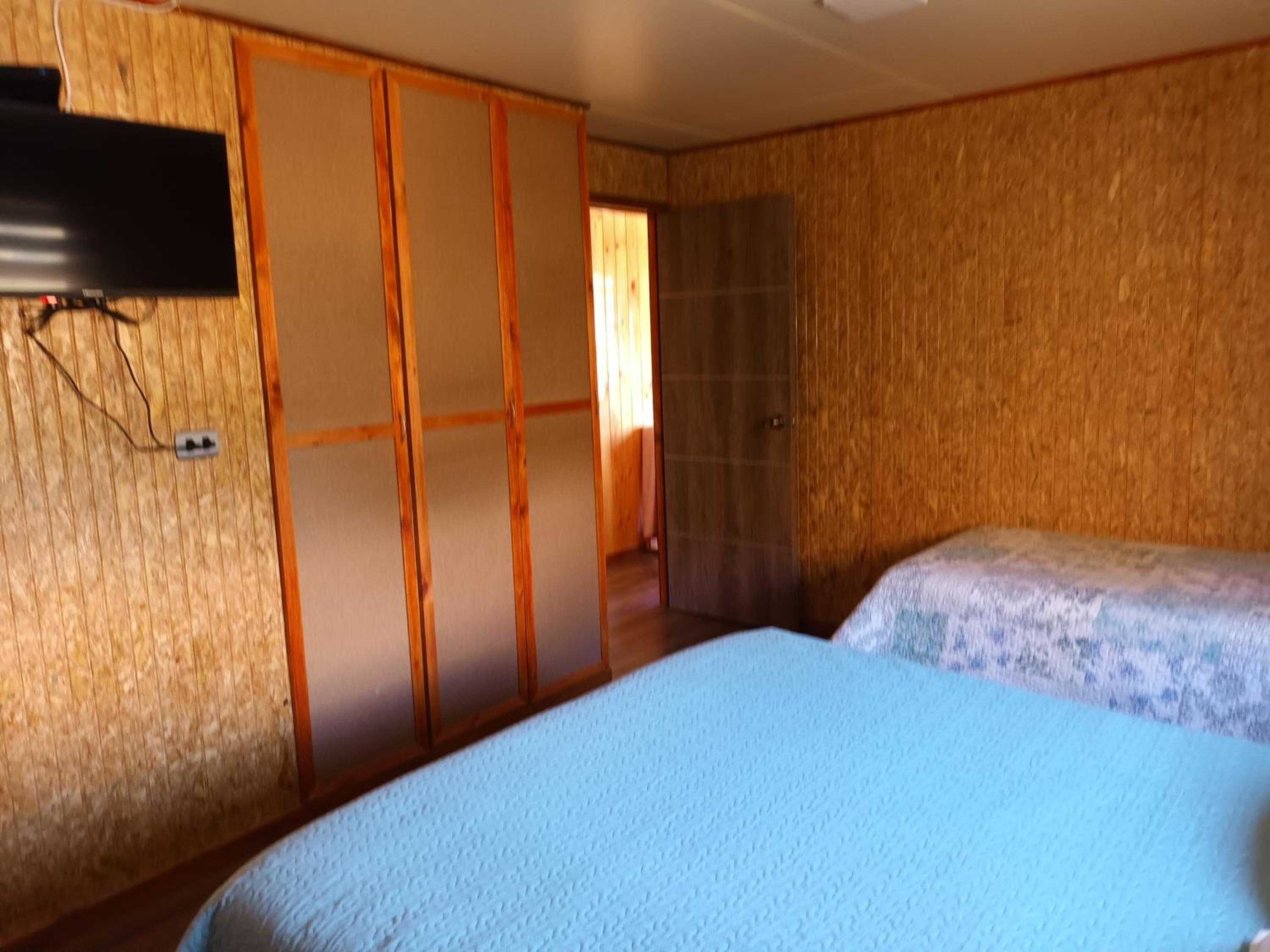 Five-Bedroom House photo 2
