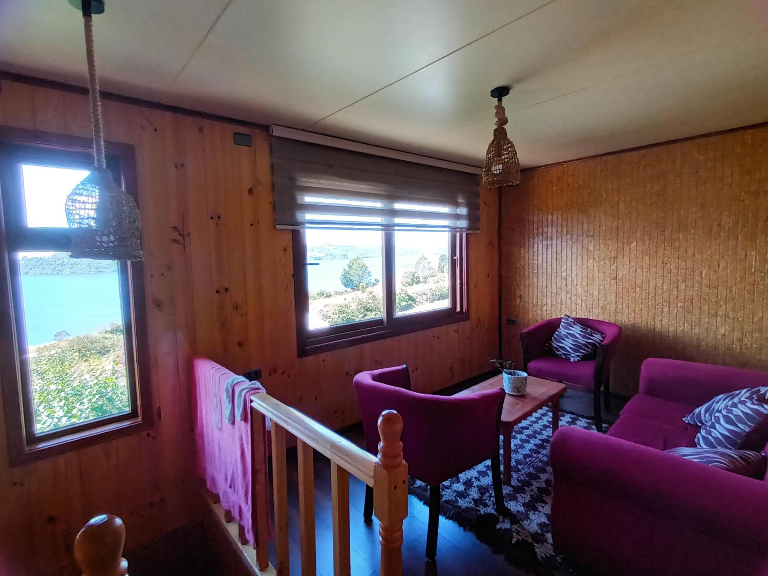 Five-Bedroom House photo 3