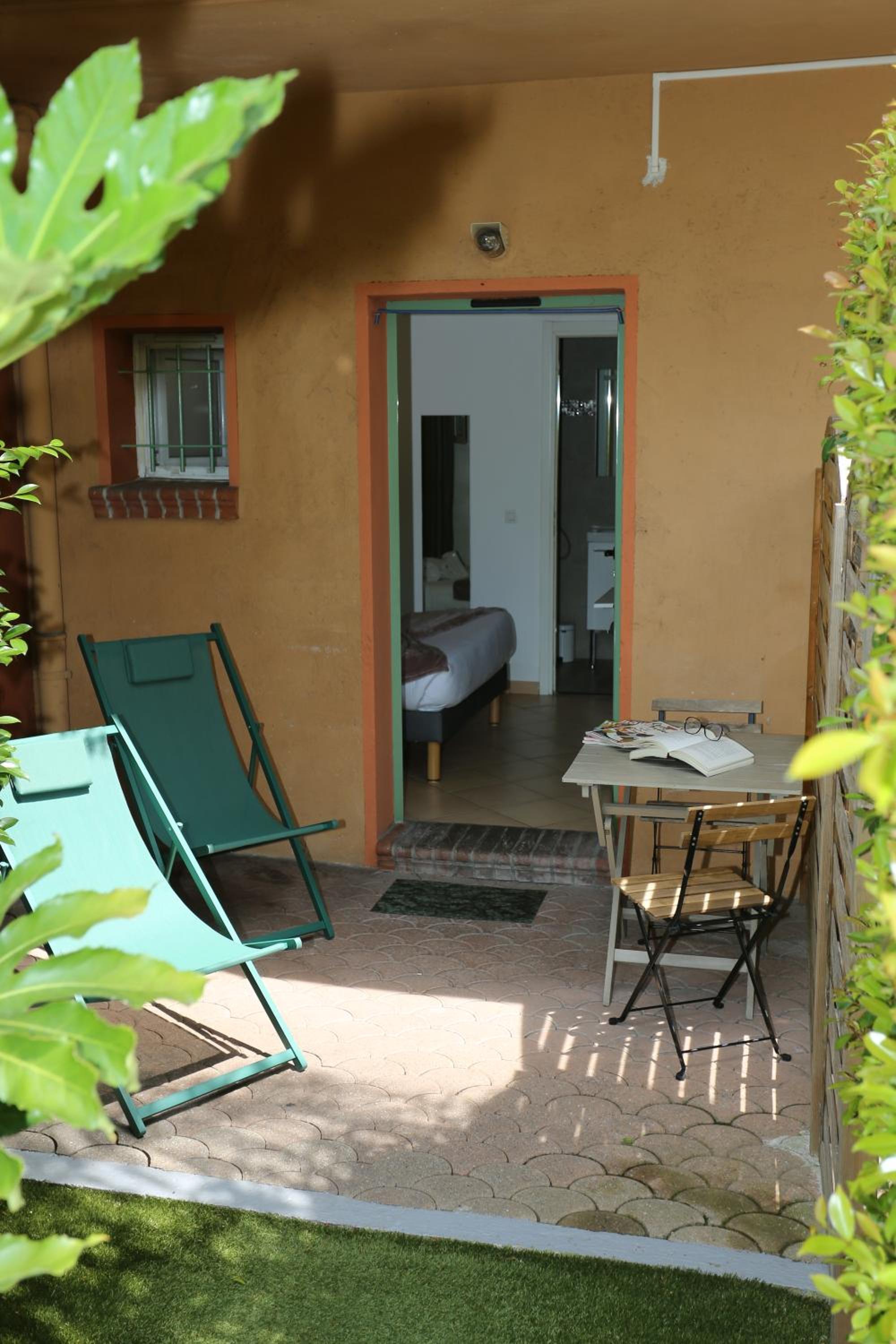 Standard Double or Twin Room - Garden Side - Photo 17