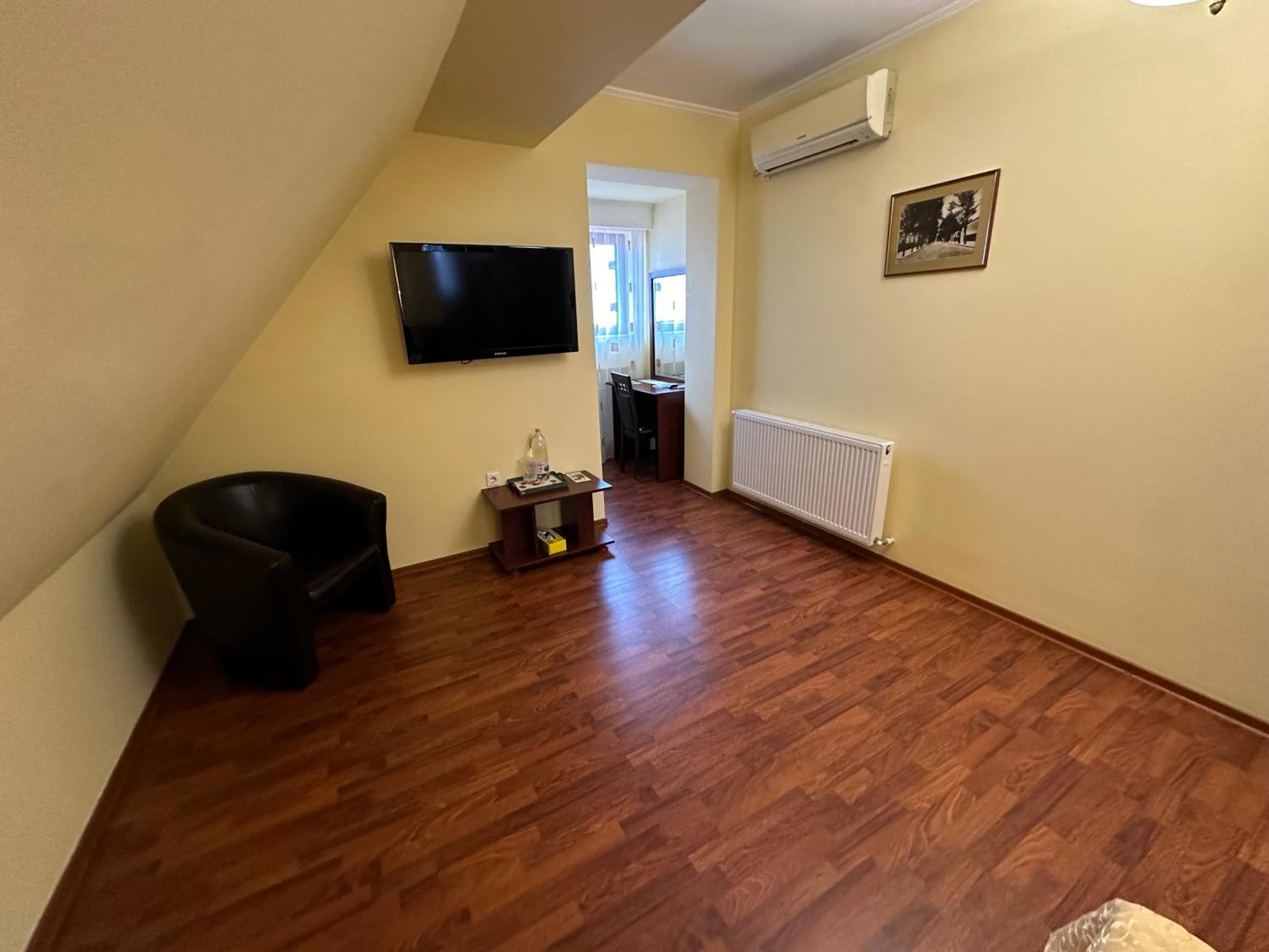 Single Room photo 3