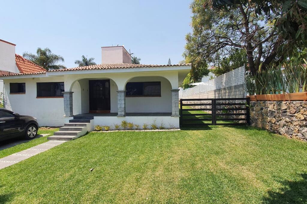 Three-Bedroom House photo 2