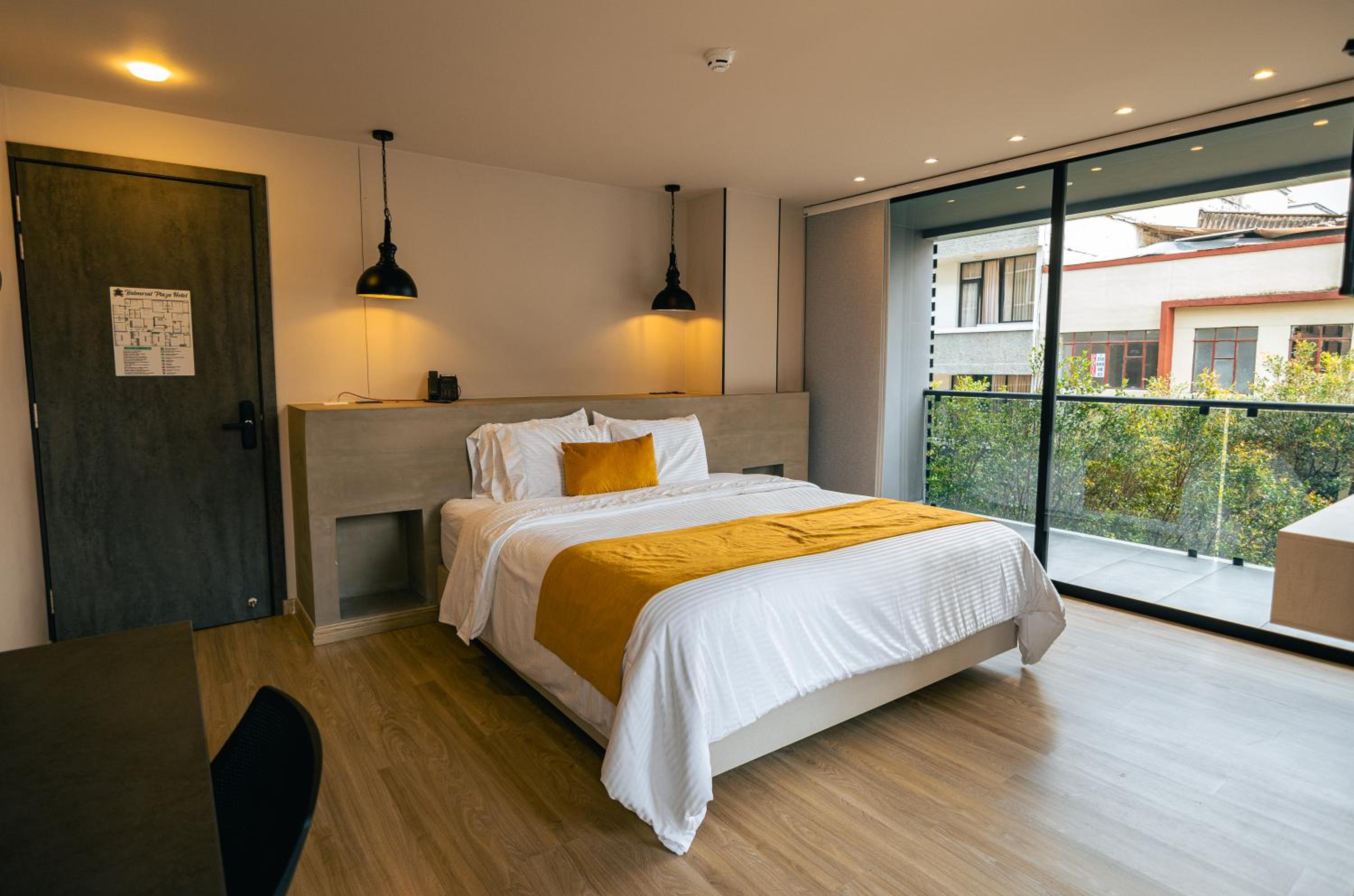 Large Double Room photo 3