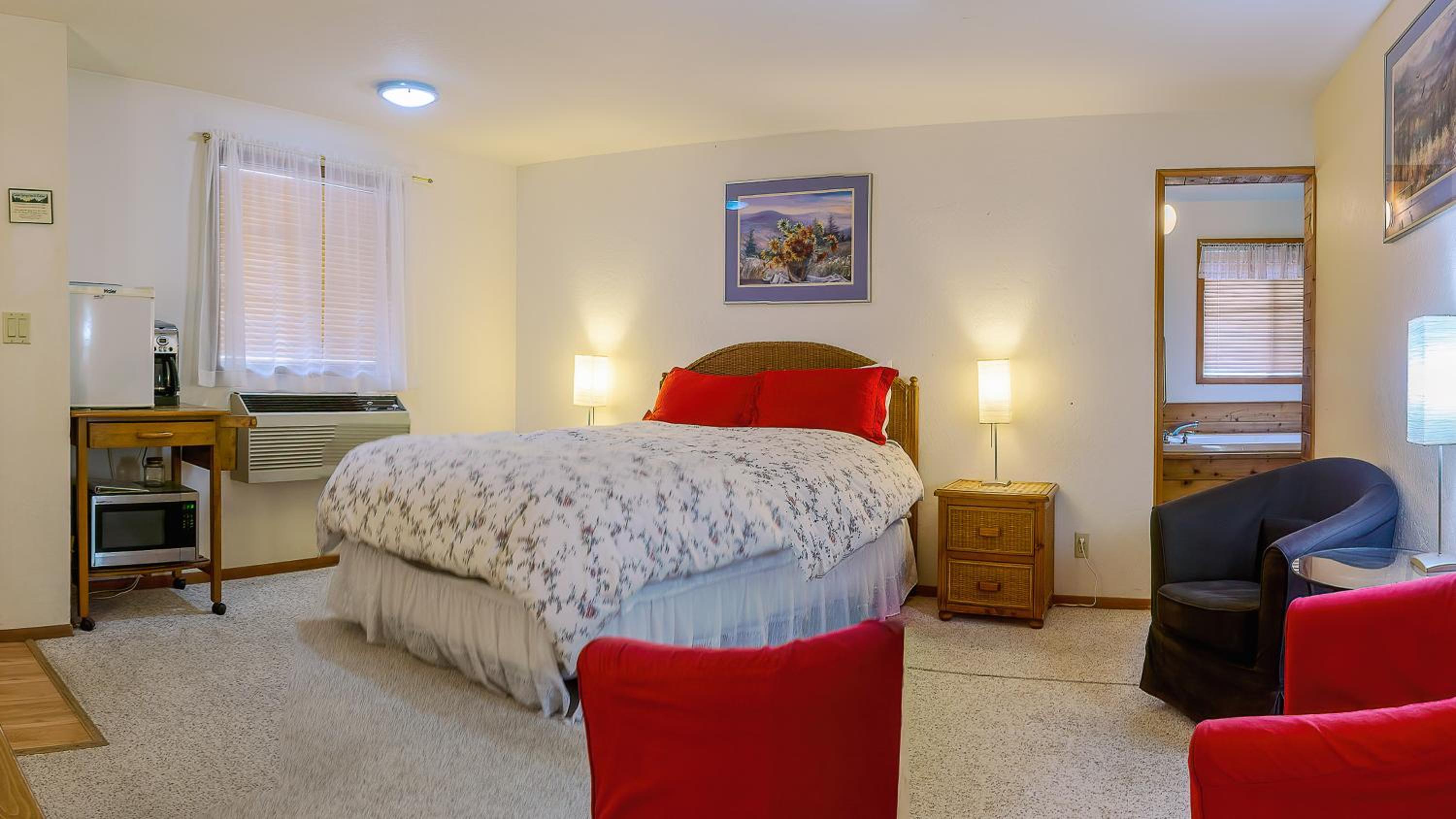 Queen Room photo 1