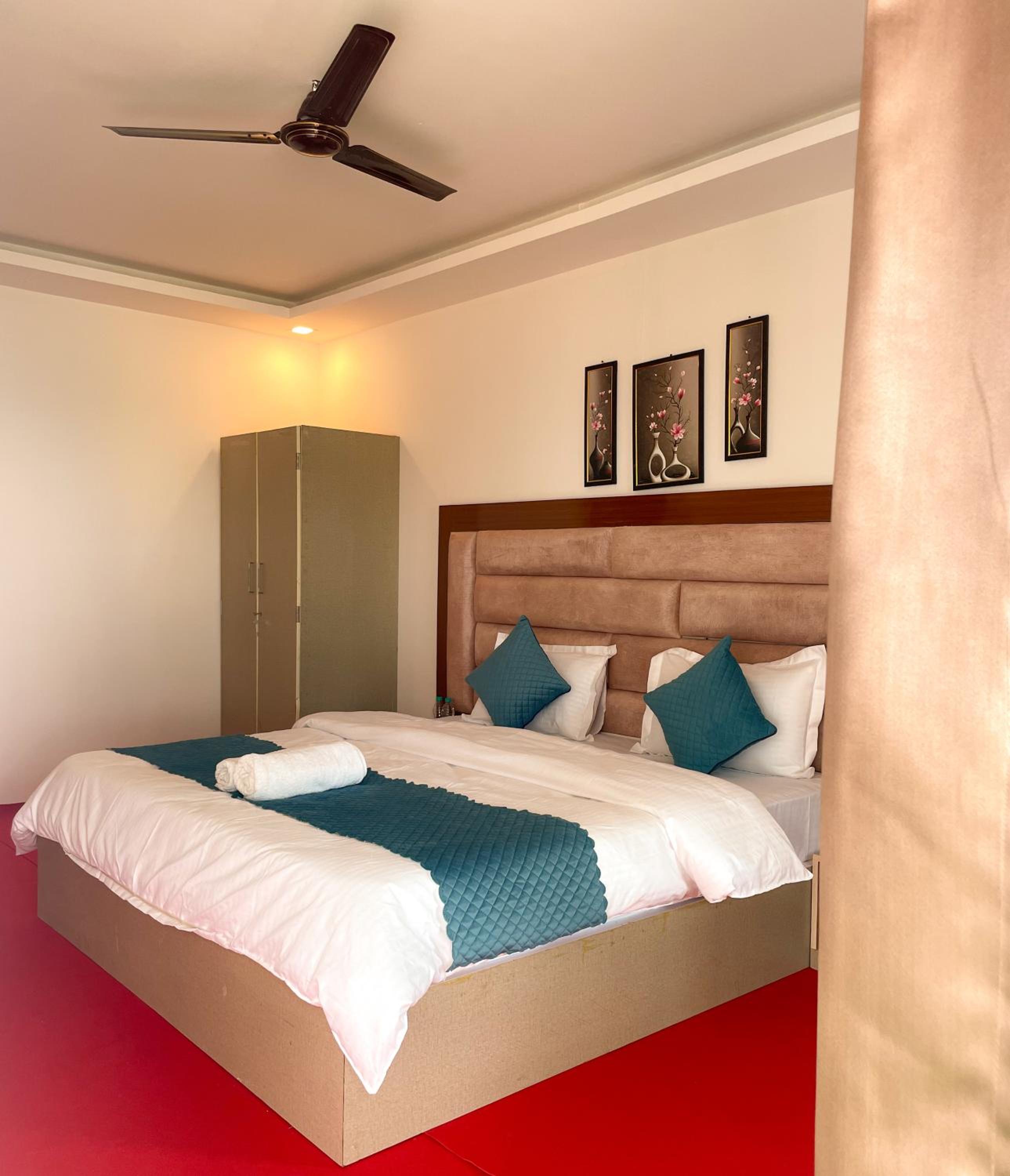 Deluxe Double Room With Side Sea View photo 1