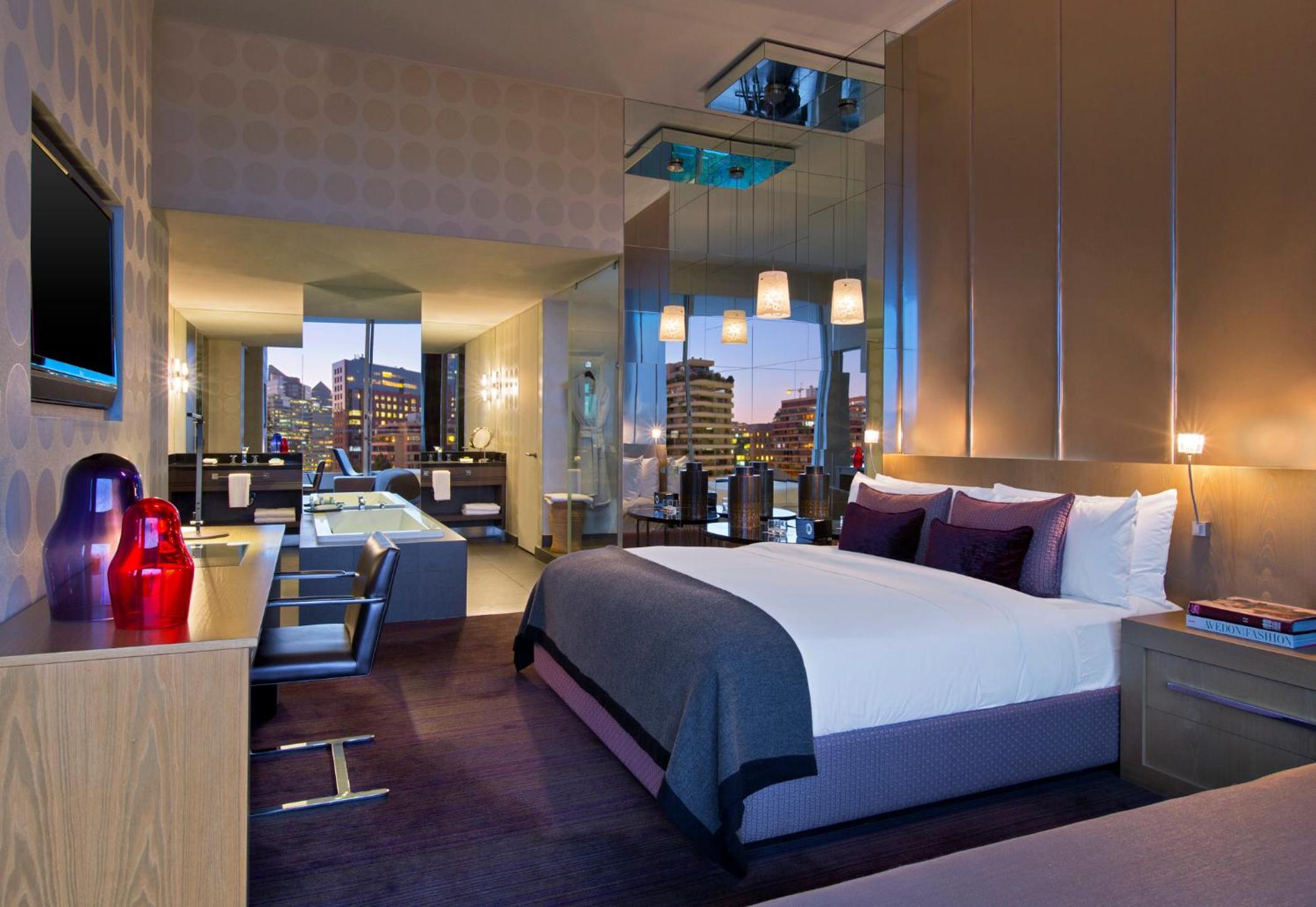 Marvelous, Suite, 1 King, City view, Balcony - Photo 1