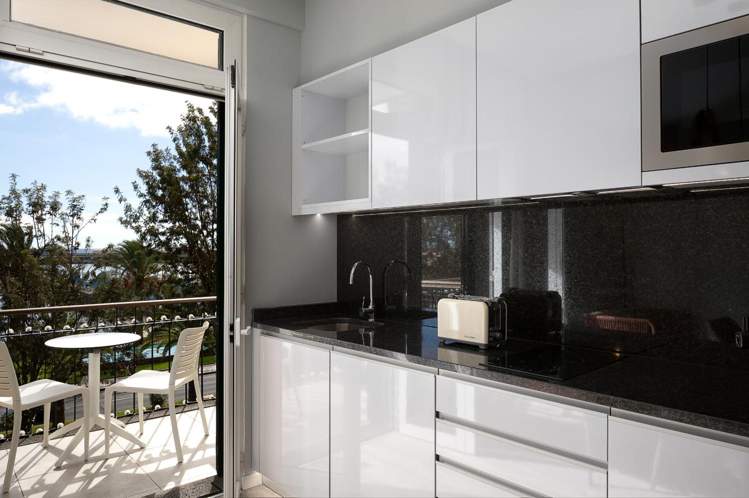 Apartment with Balcony photo 2
