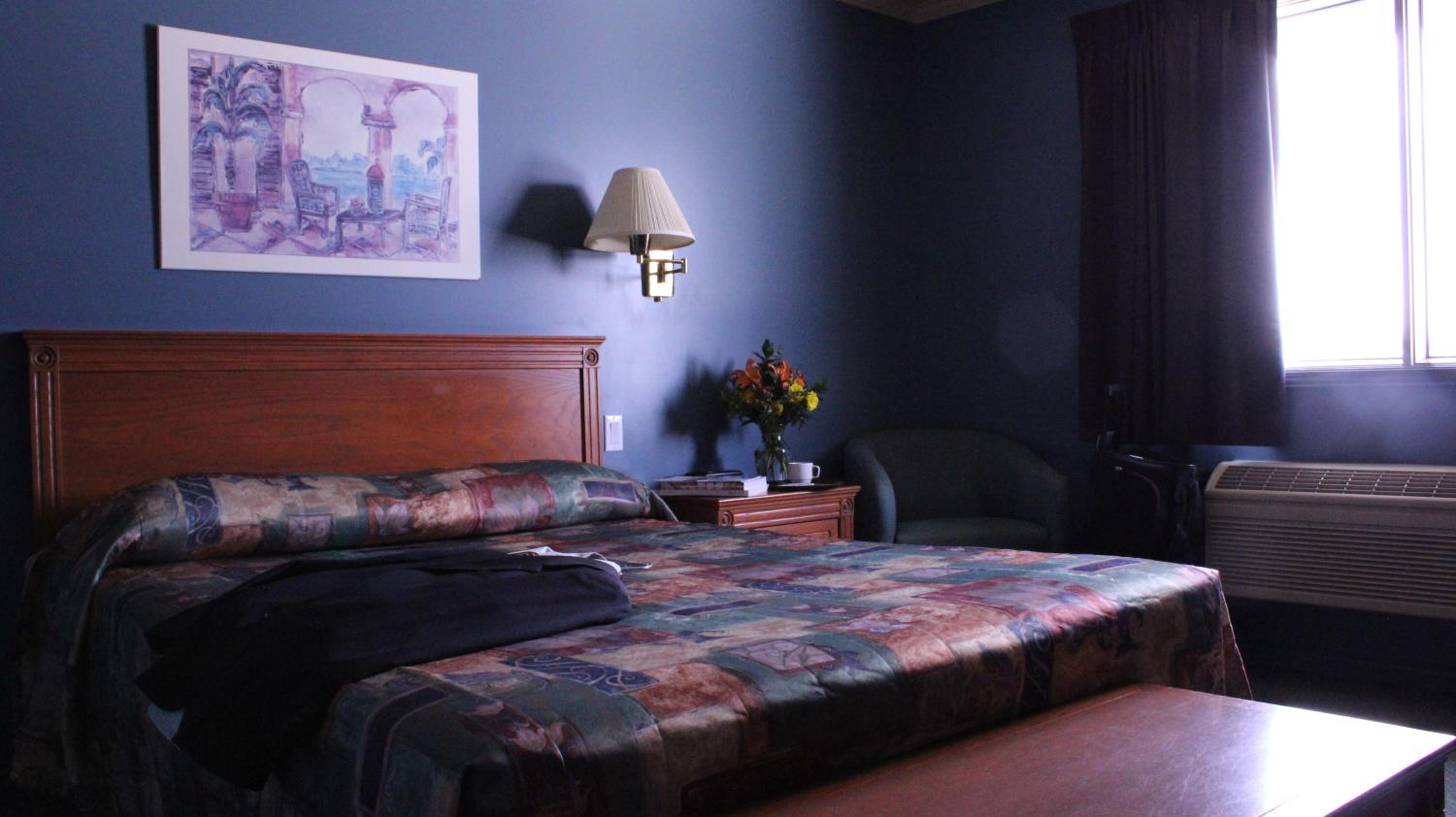 Queen Room photo 1