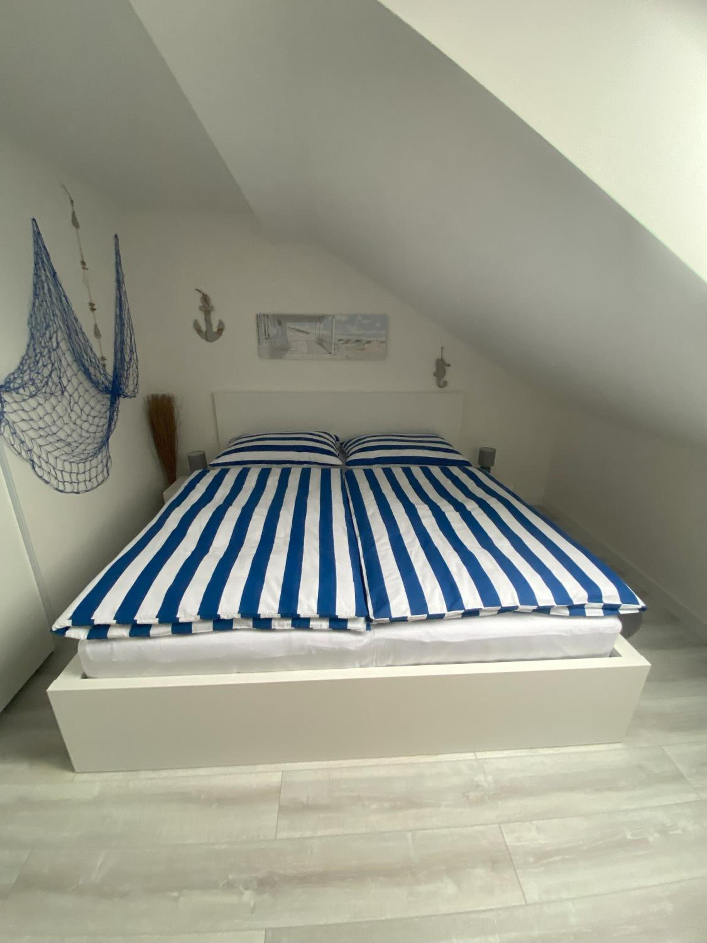 Apartment with Balcony photo 3