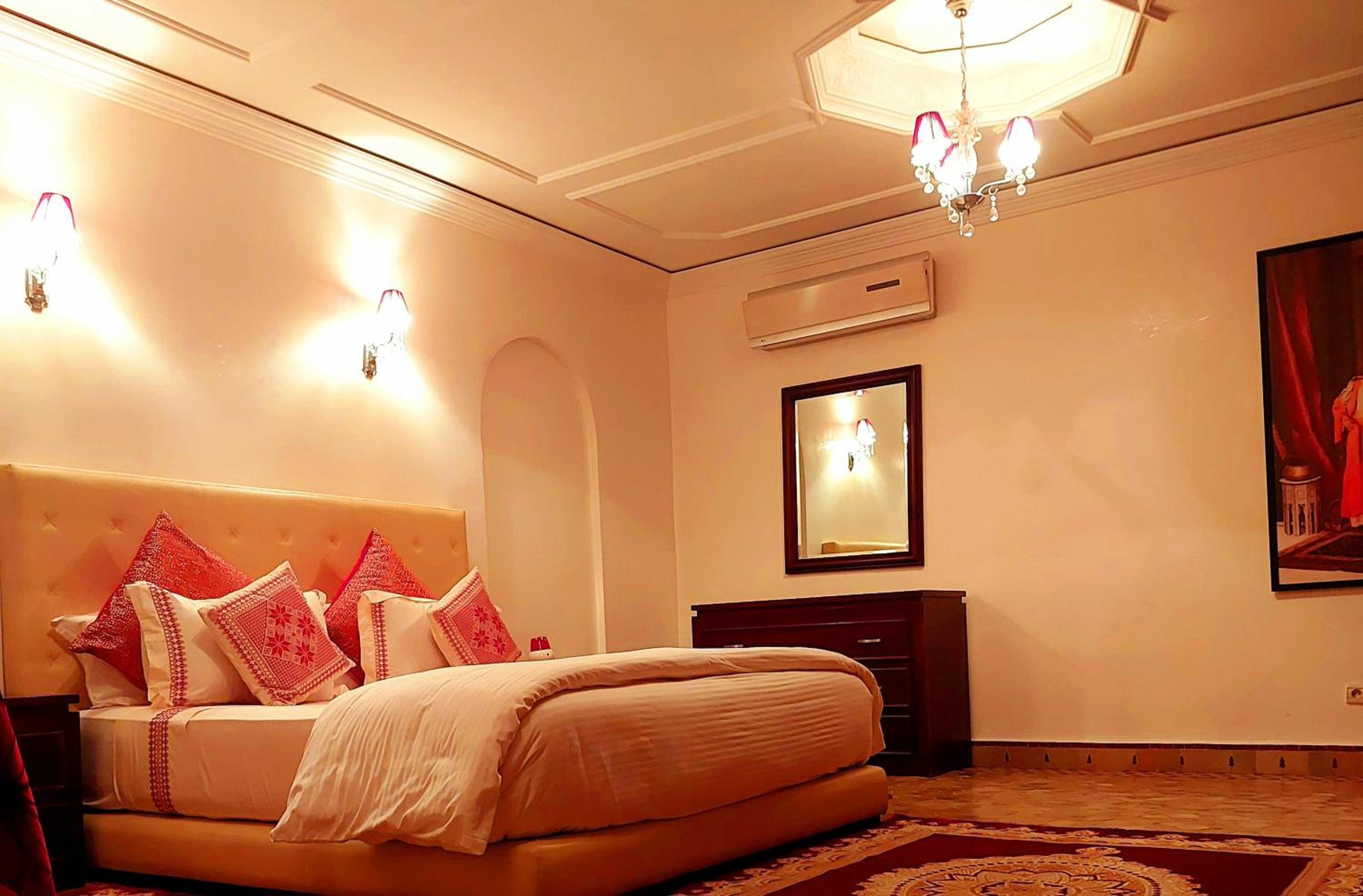 Deluxe Suite - Photo 11