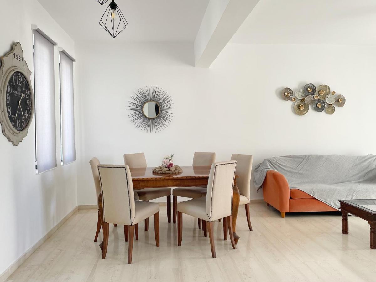 Superior Family Room photo 3