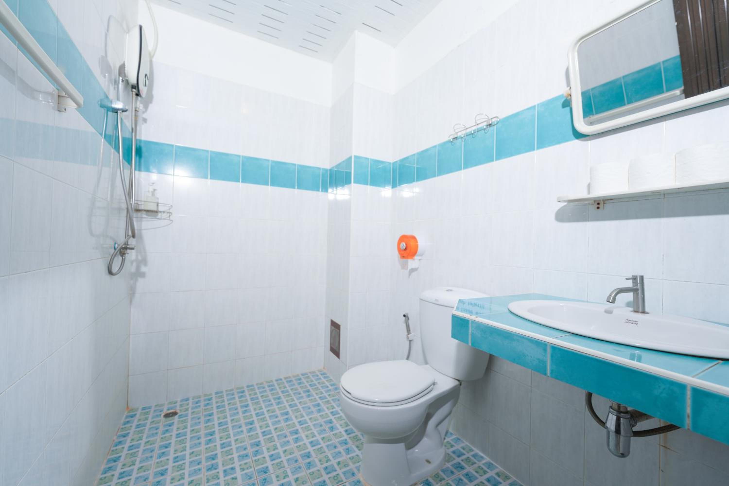 Budget Double Room - Photo 32