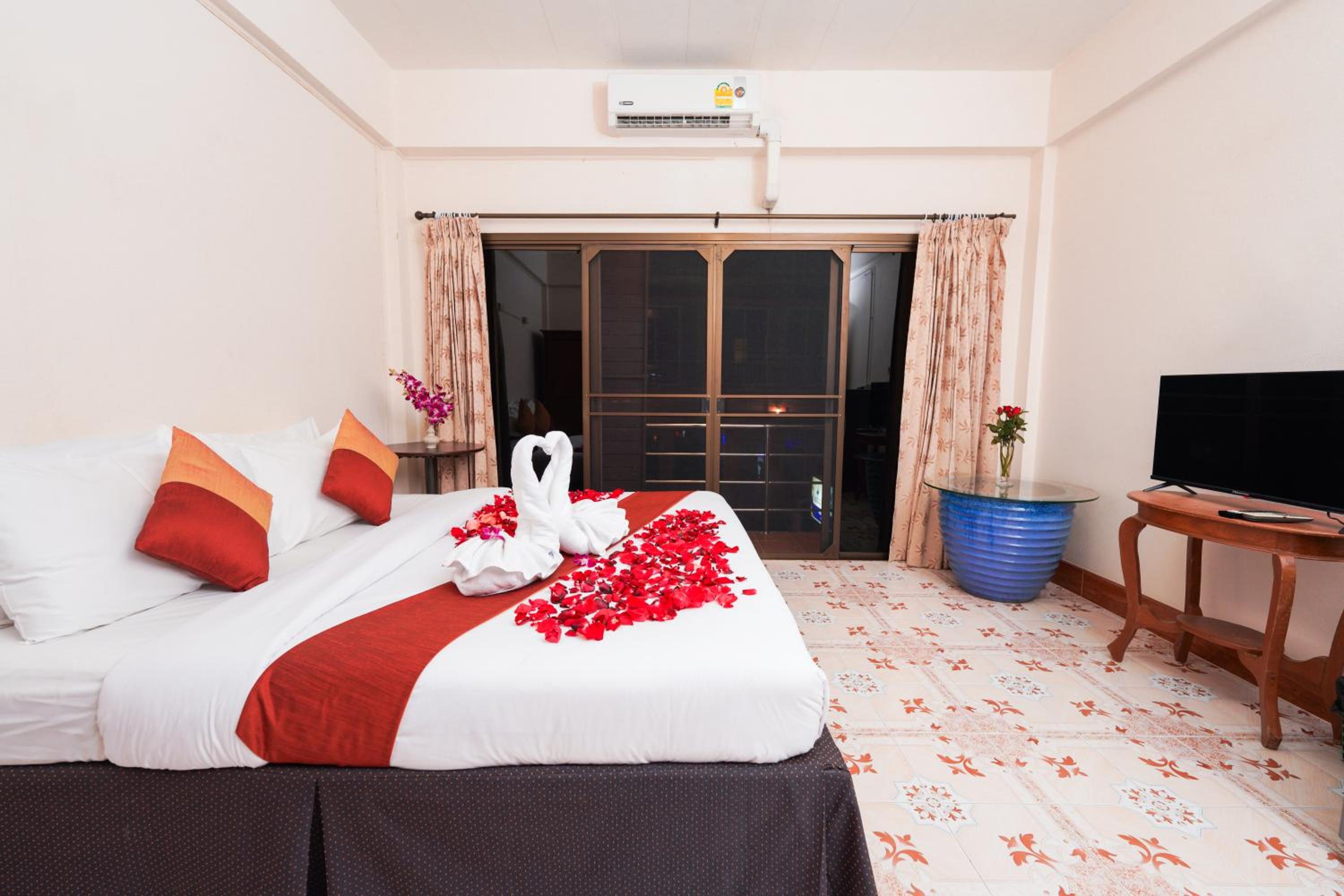 Budget Double Room - Photo 31