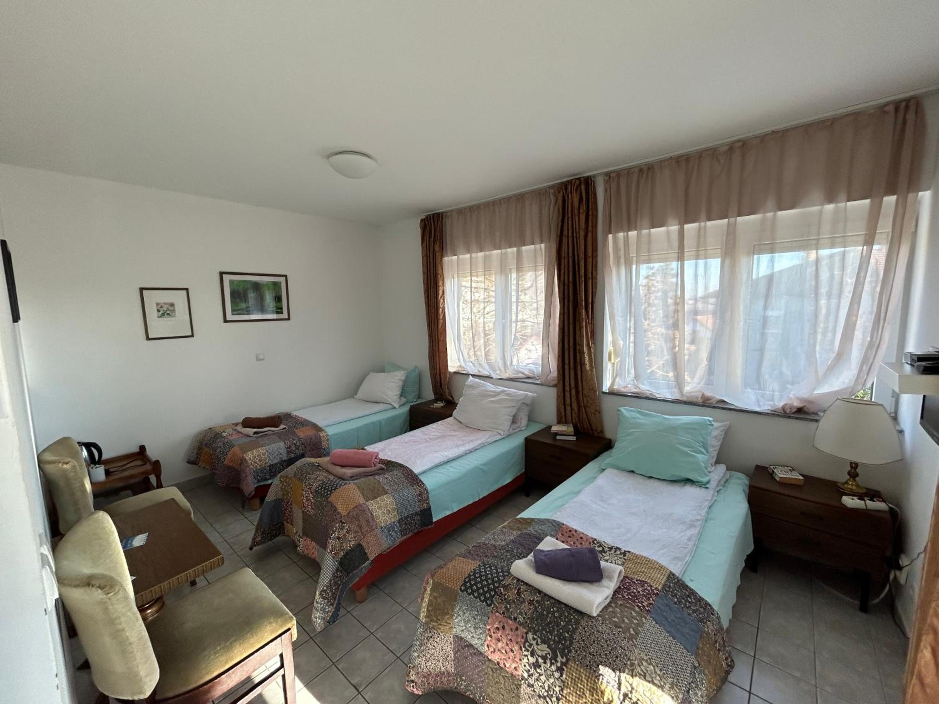 Budget Triple Room - Photo 8
