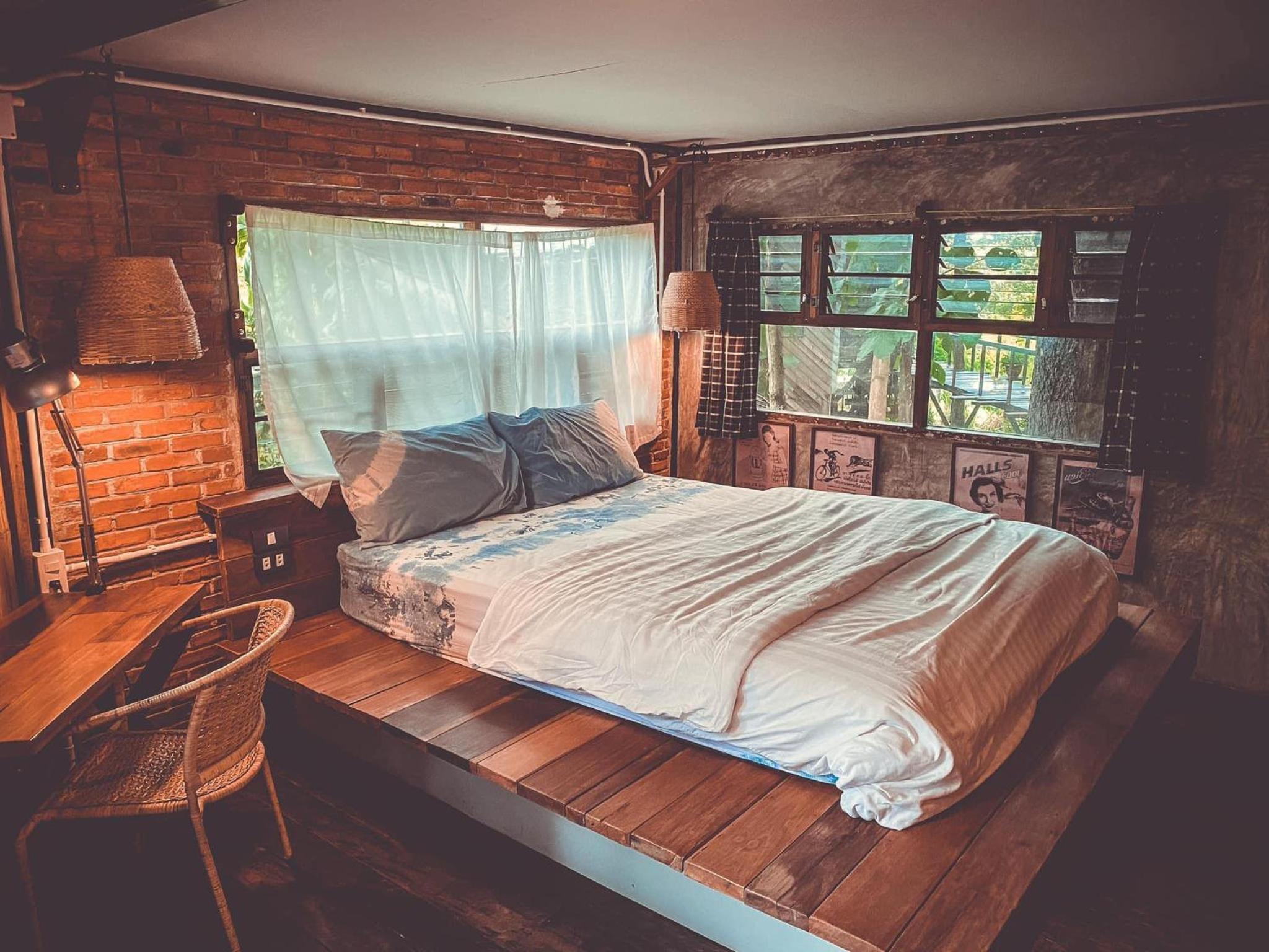 Executive Suite - Photo 1