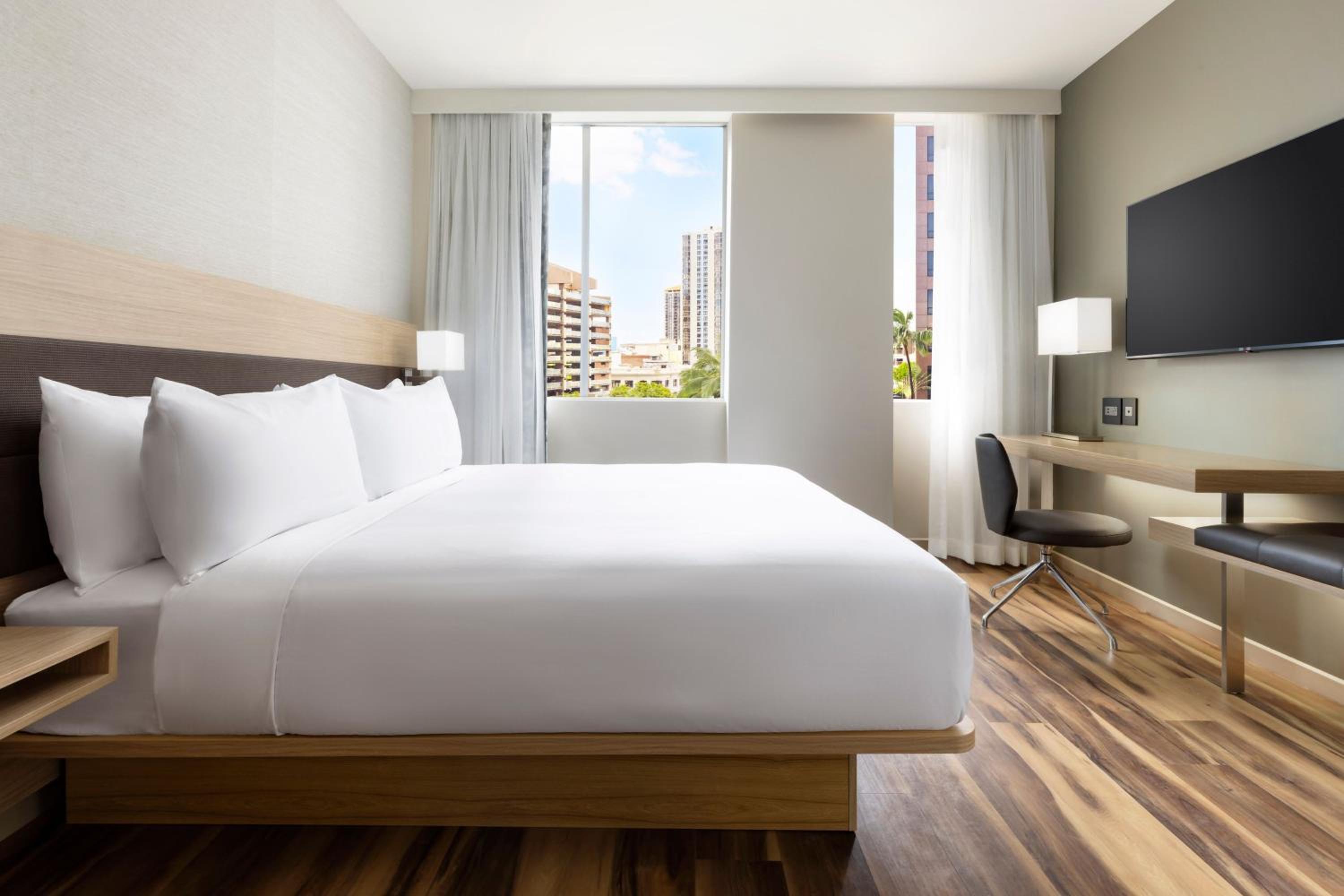 King Room with City View - Photo 2
