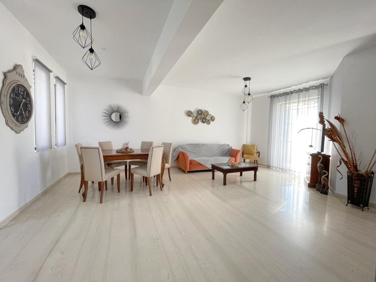 Superior Family Room photo 1