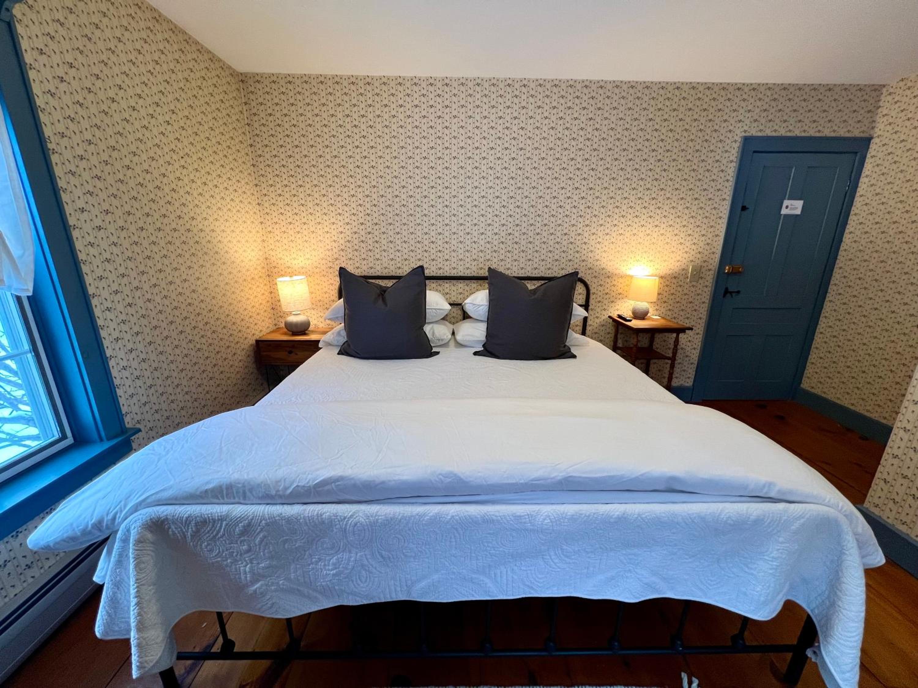 Deluxe King Room photo 3