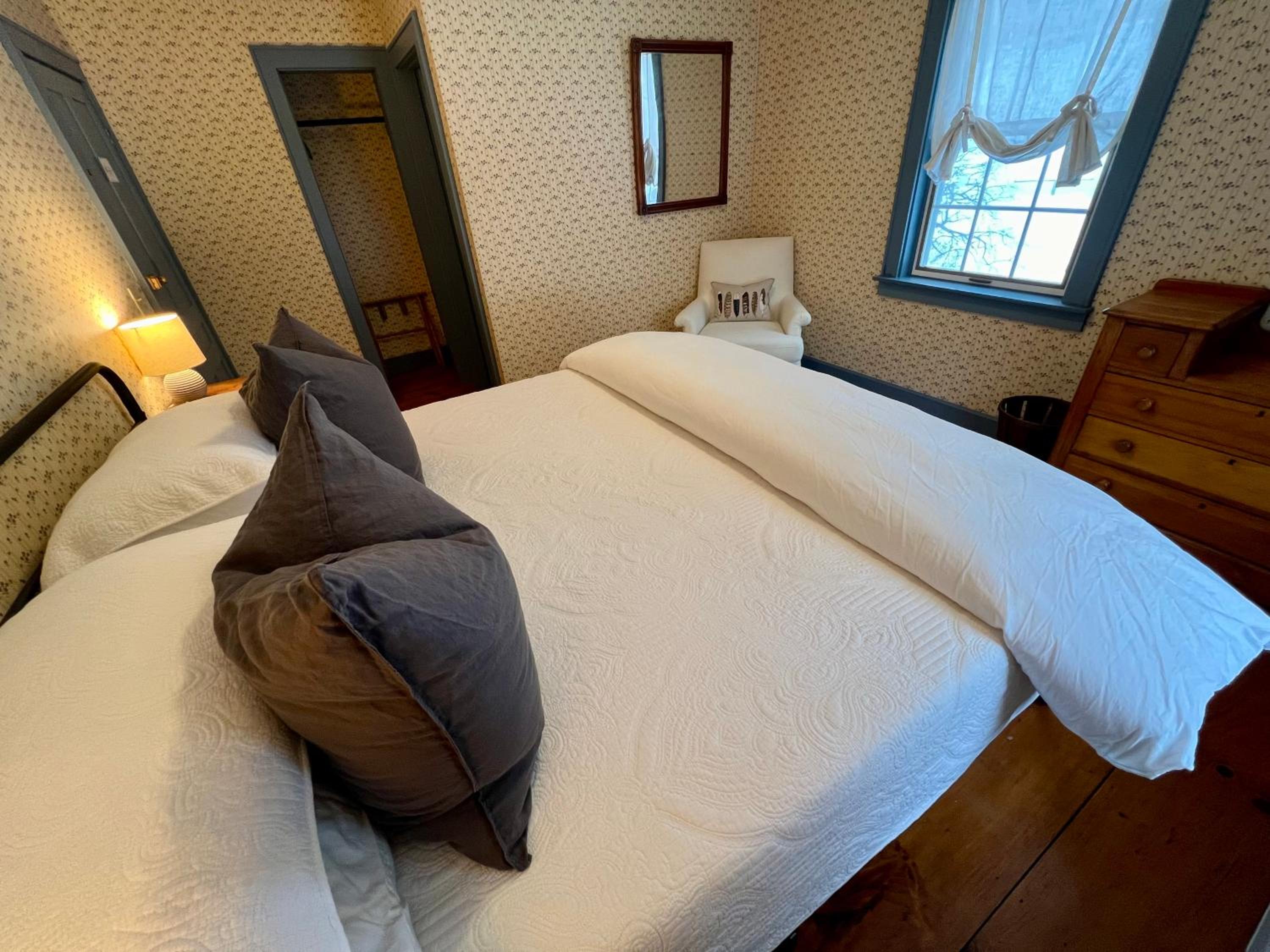 Deluxe King Room photo 2