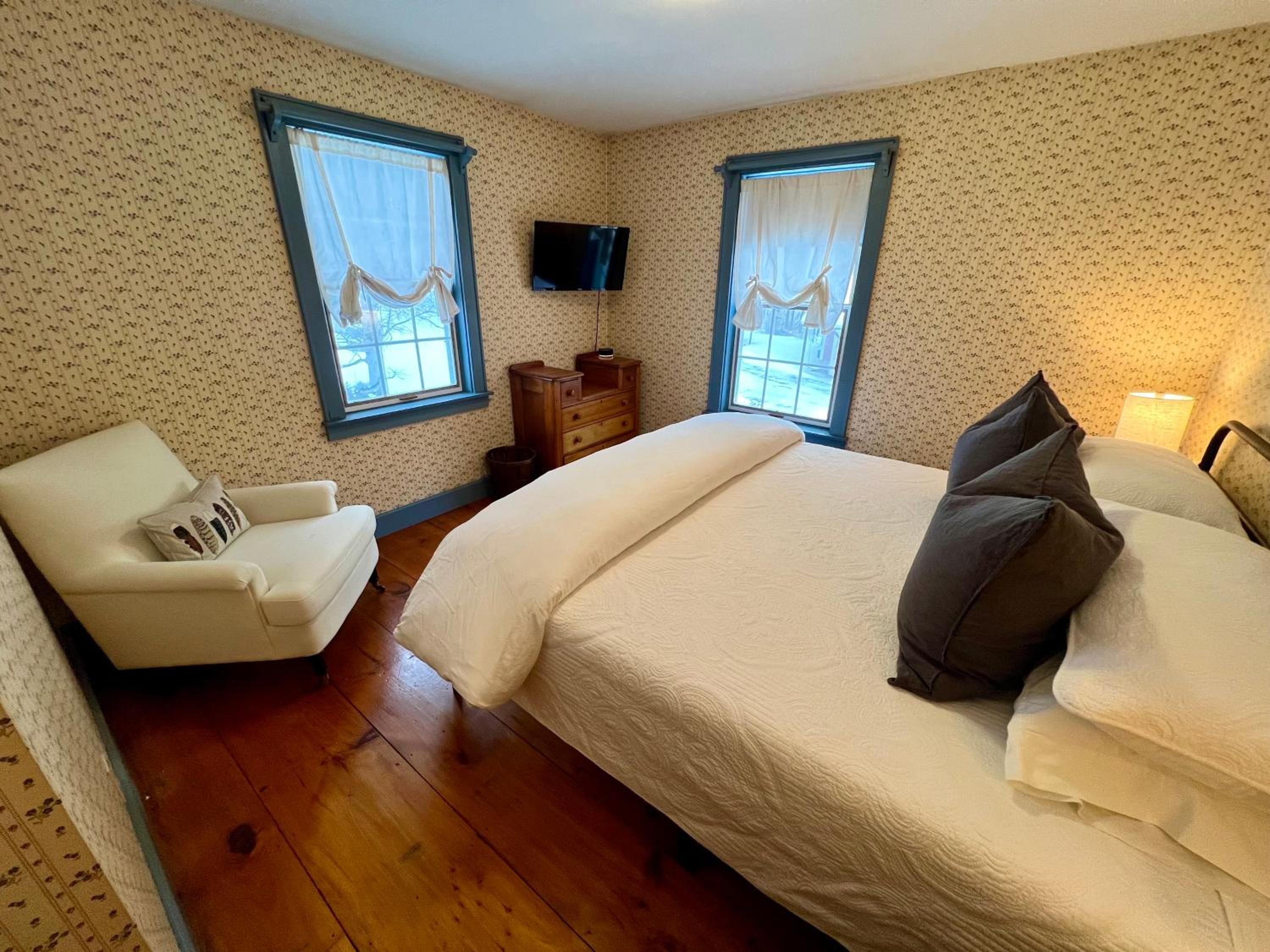 Deluxe King Room photo 1