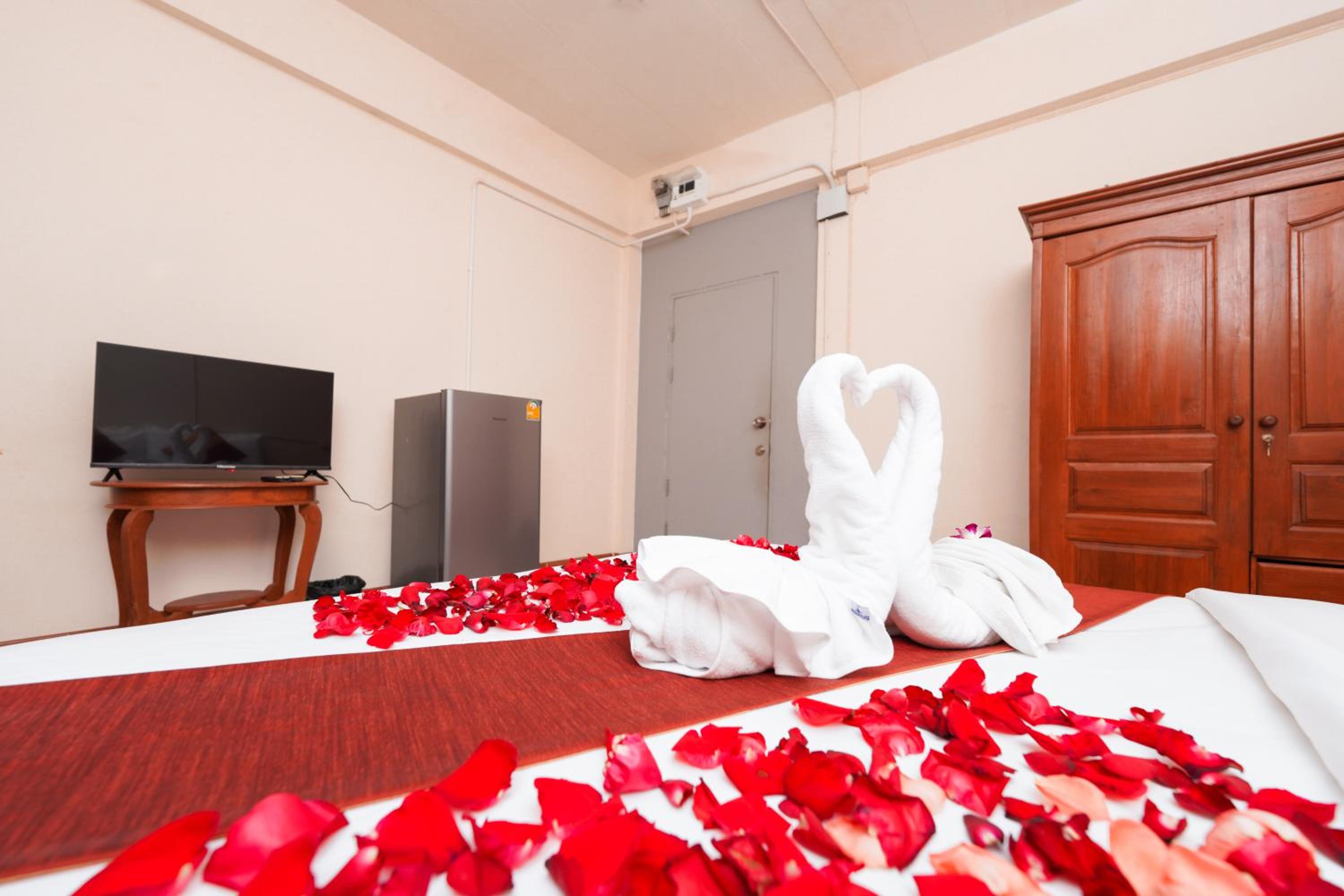 Budget Double Room - Photo 21