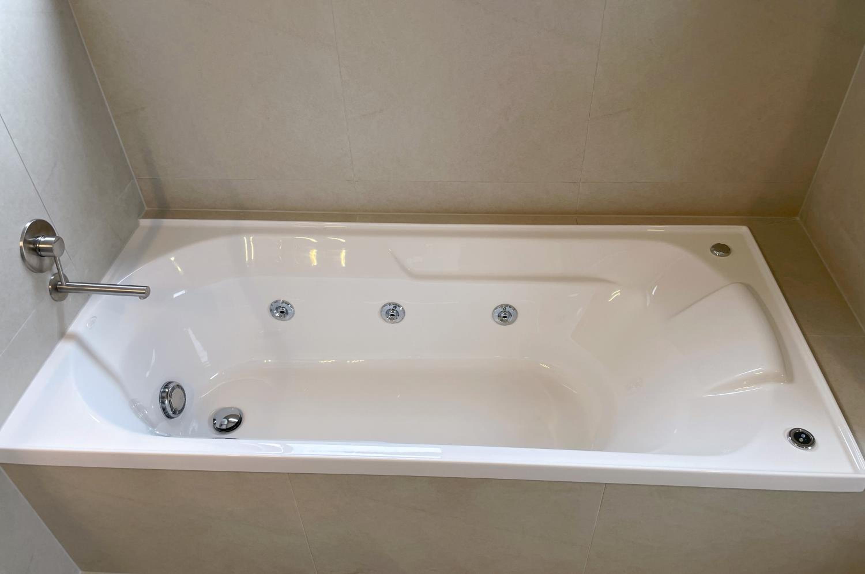 King Room with Spa Bath - Photo 7