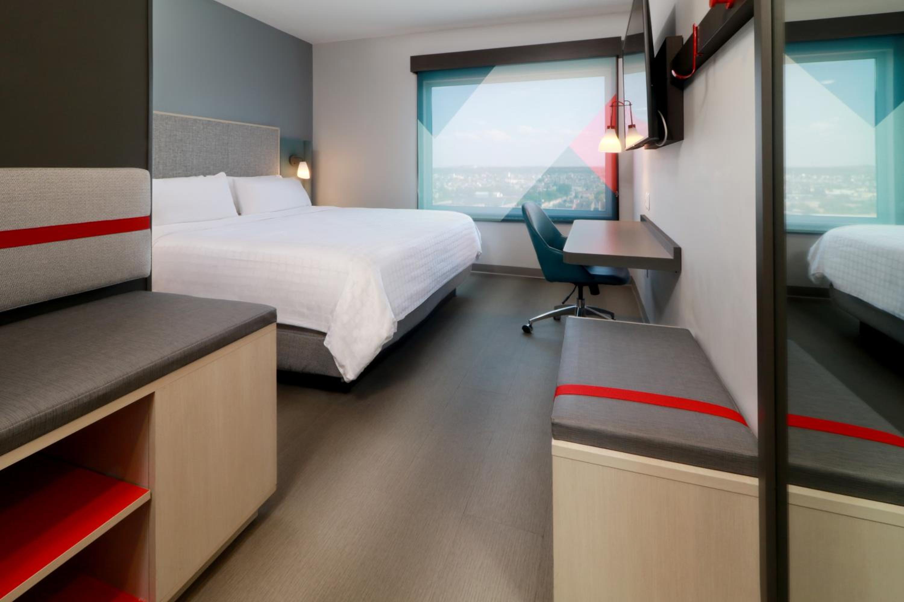 Standard King Room - Photo 10