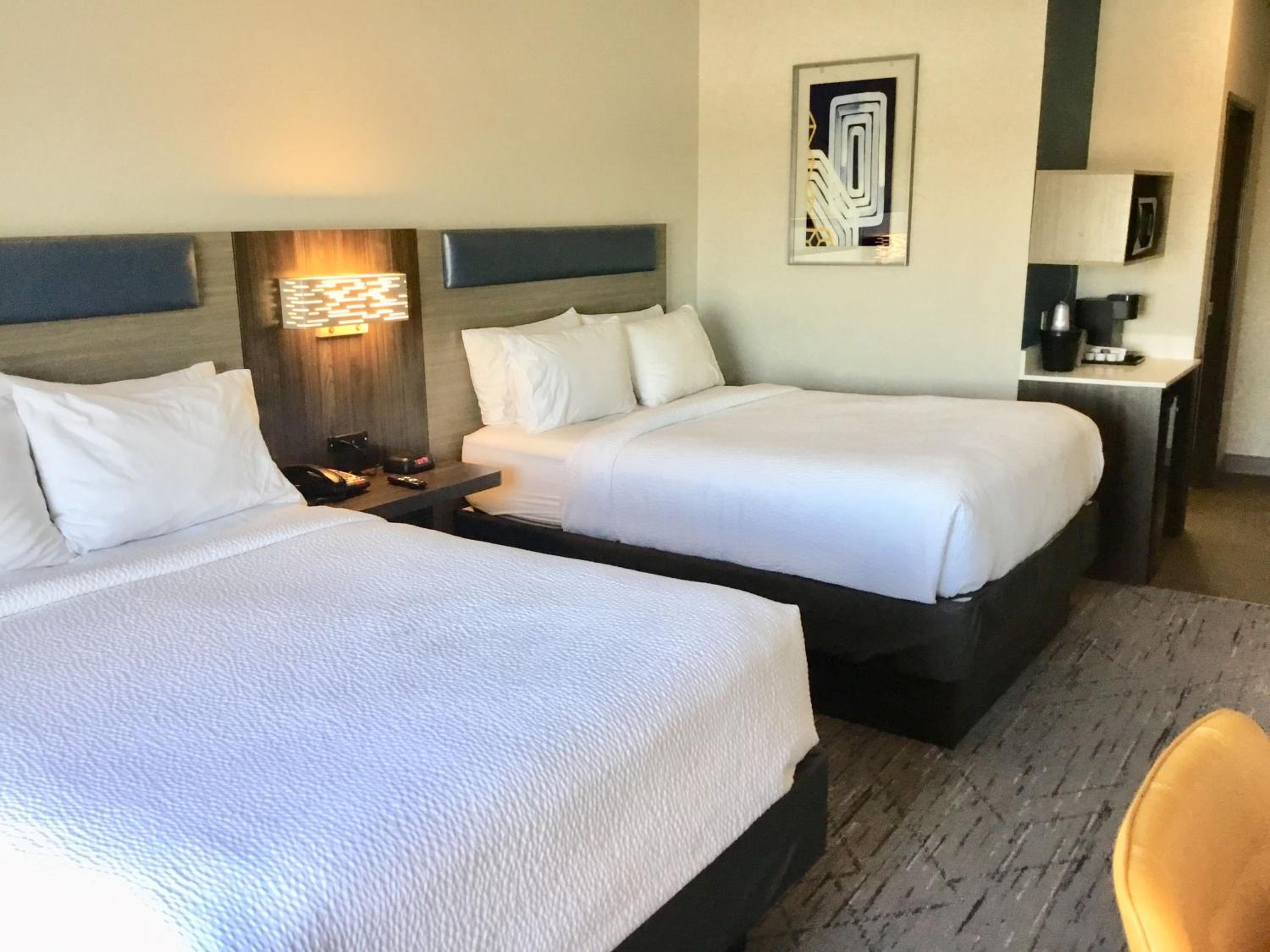 Queen Suite with Two Queen Beds and Sofa Bed - Photo 1