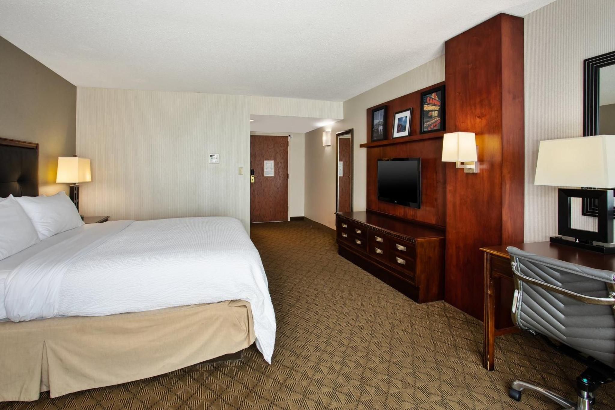 Standard King Room - Photo 4