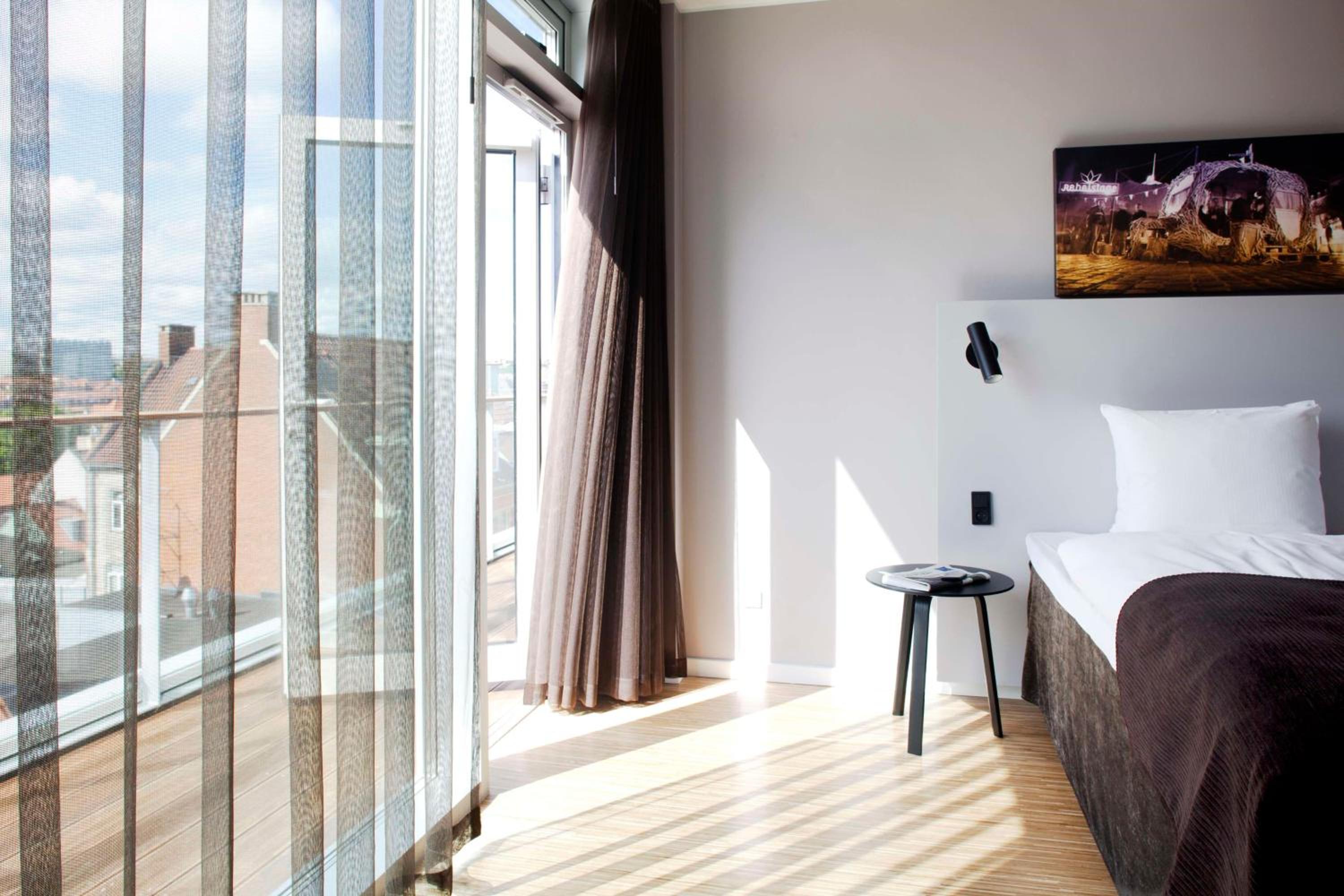 Suite with Balcony - Photo 4