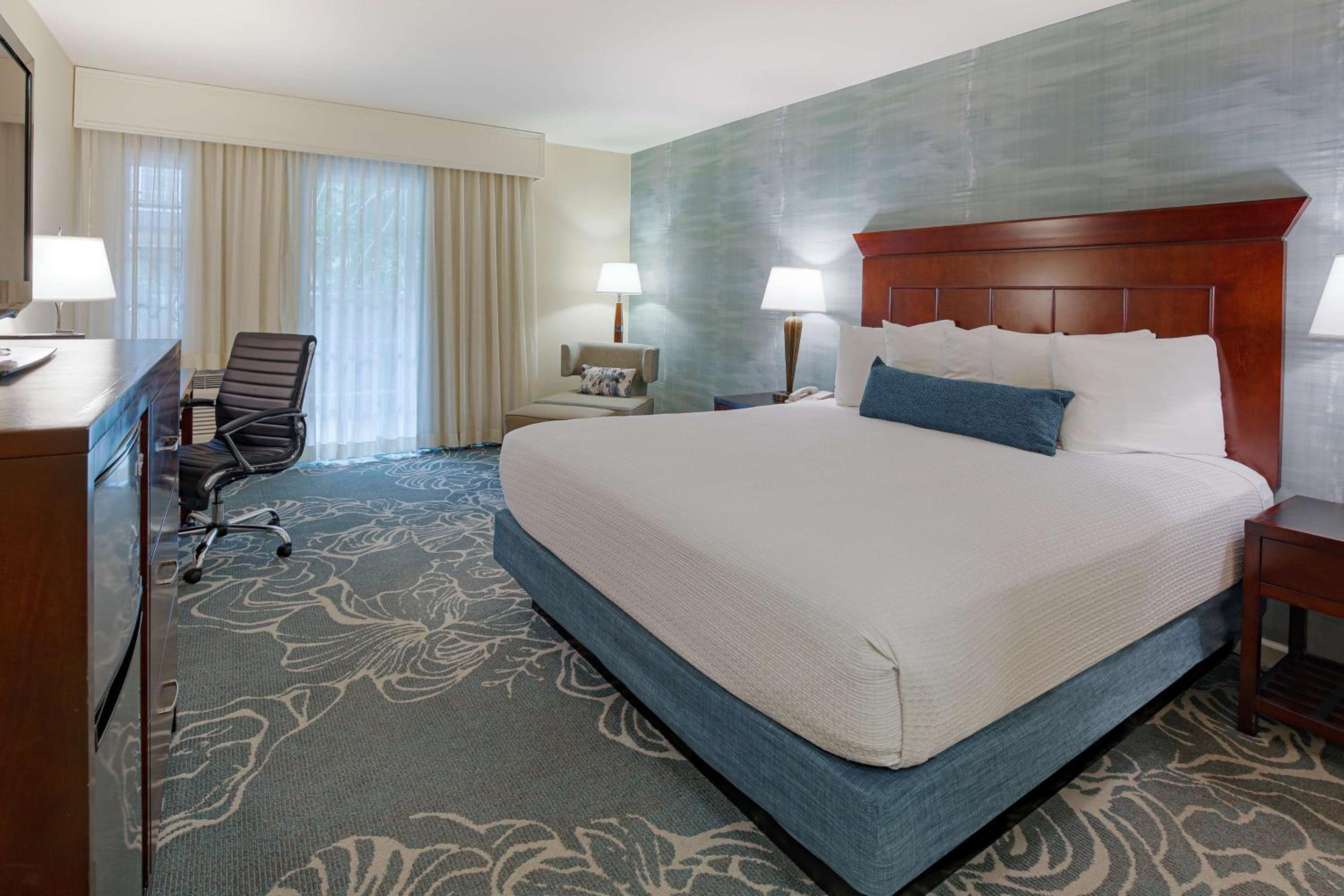 Queen Room with Courtyard View - Photo 6