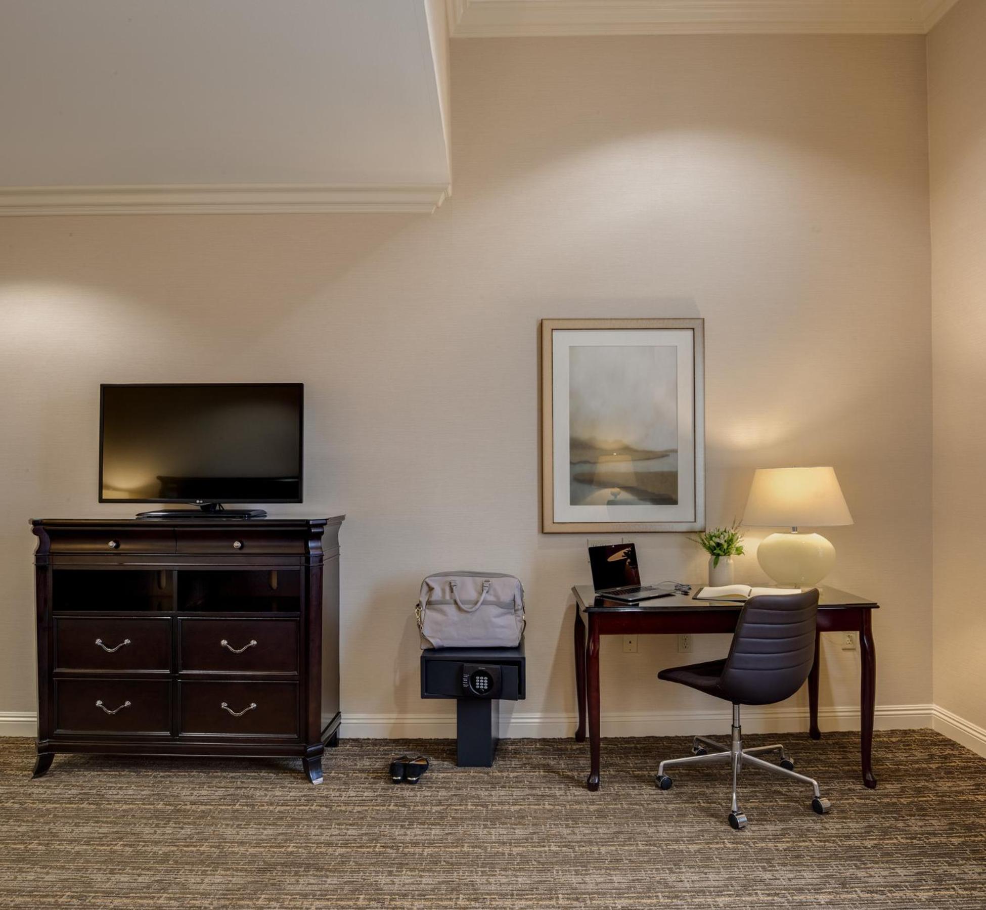 King Studio Suite - Disability Access photo 2
