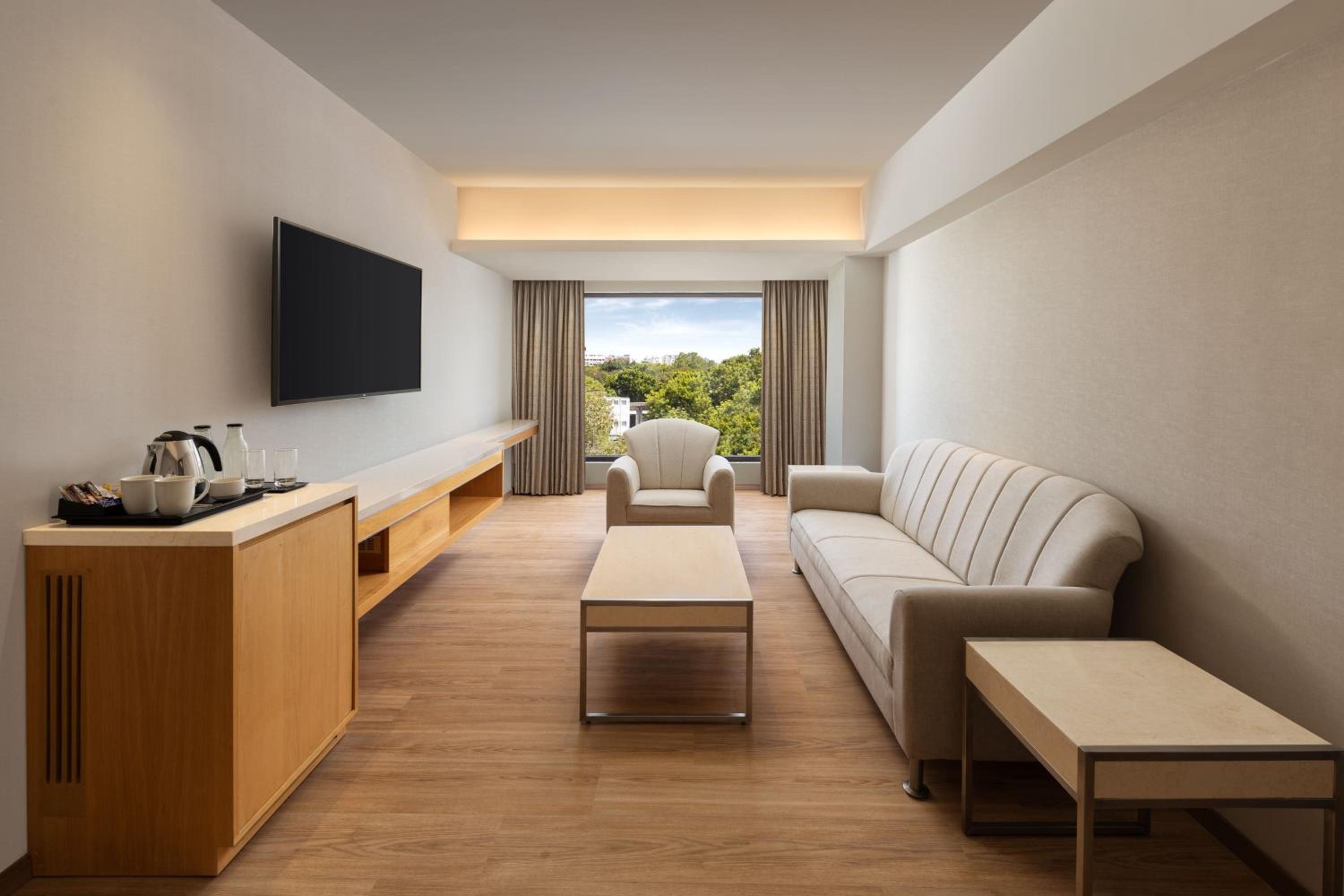 Junior King Suite