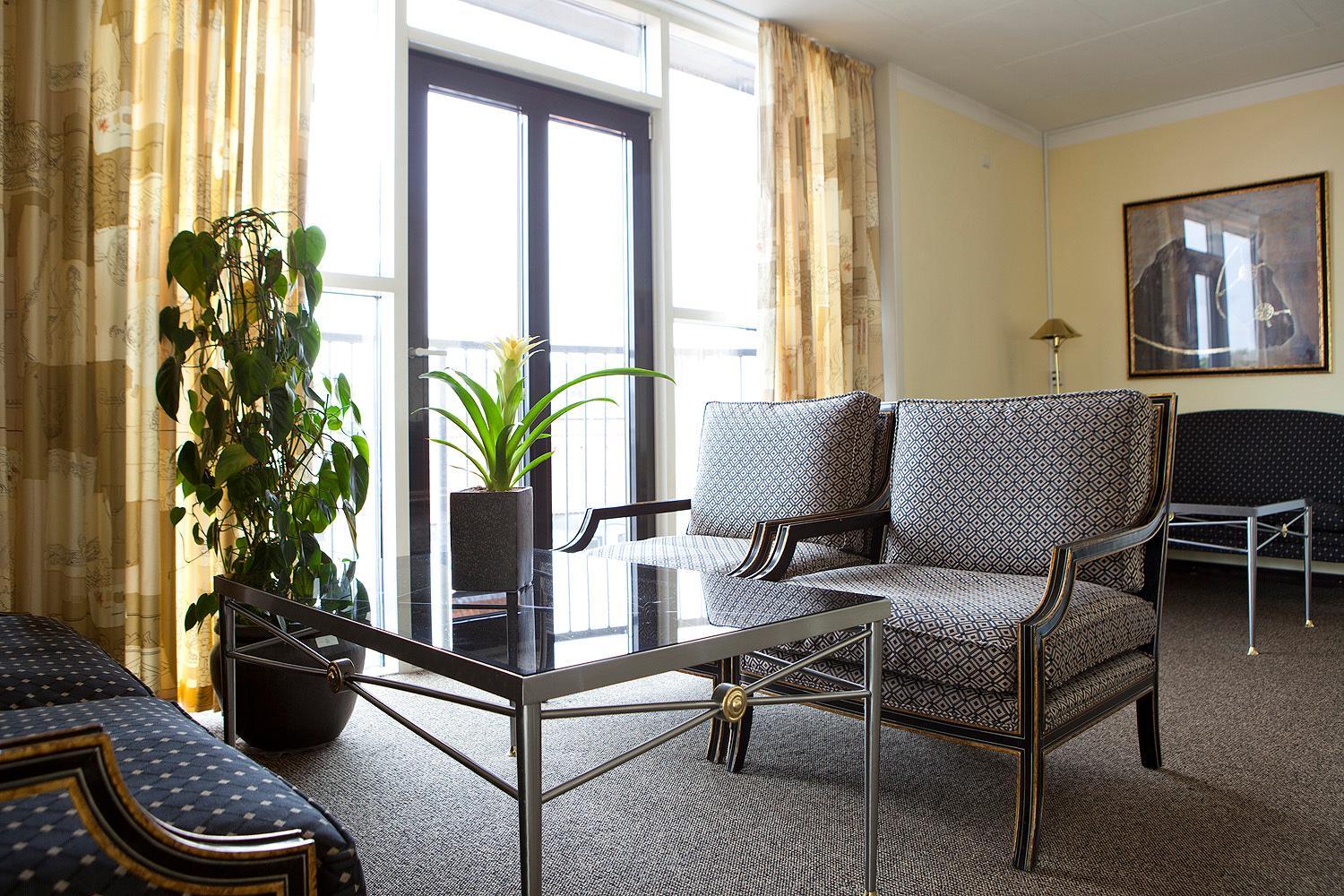 One-Bedroom Suite - Photo 7