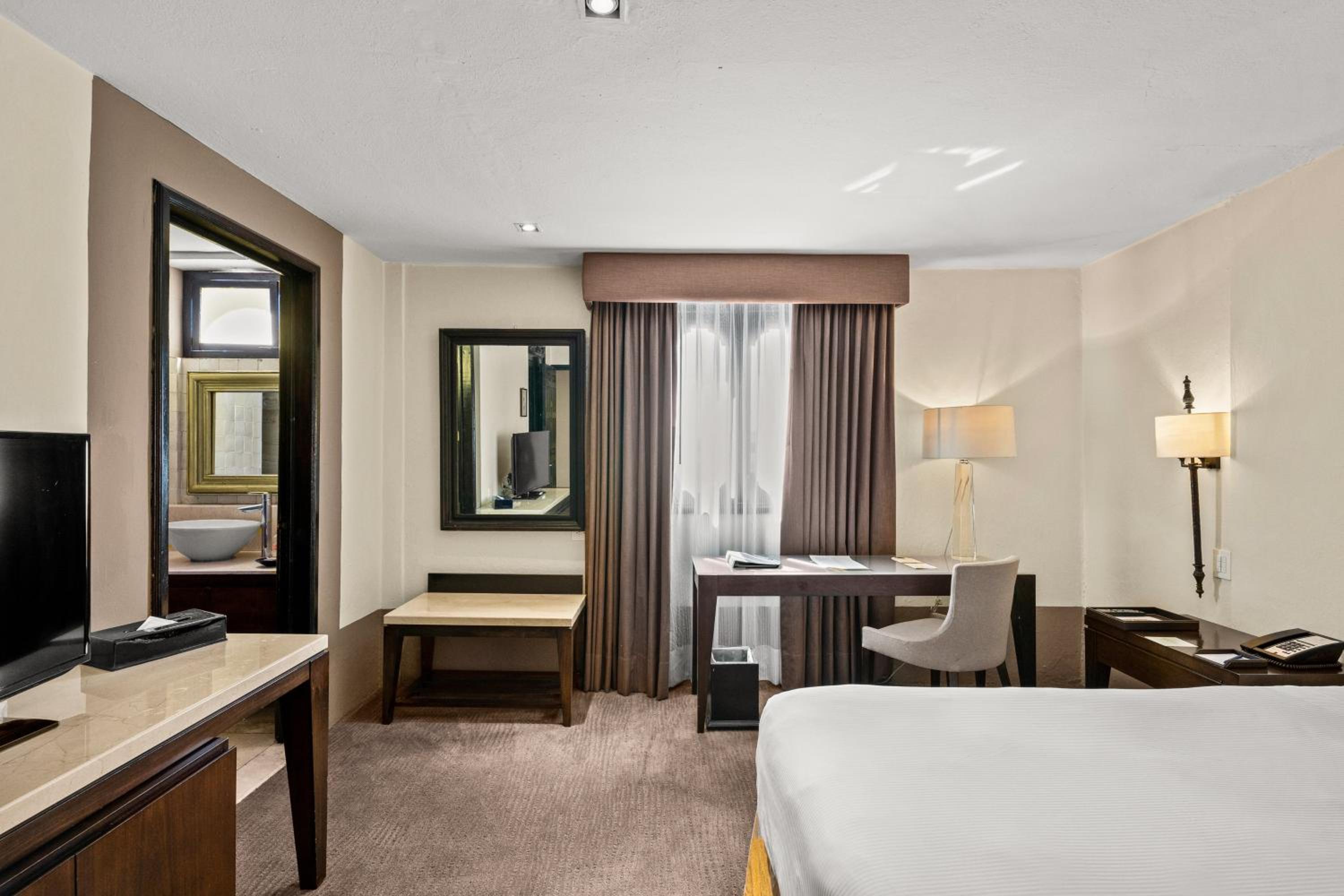 Novicias King Size Bed