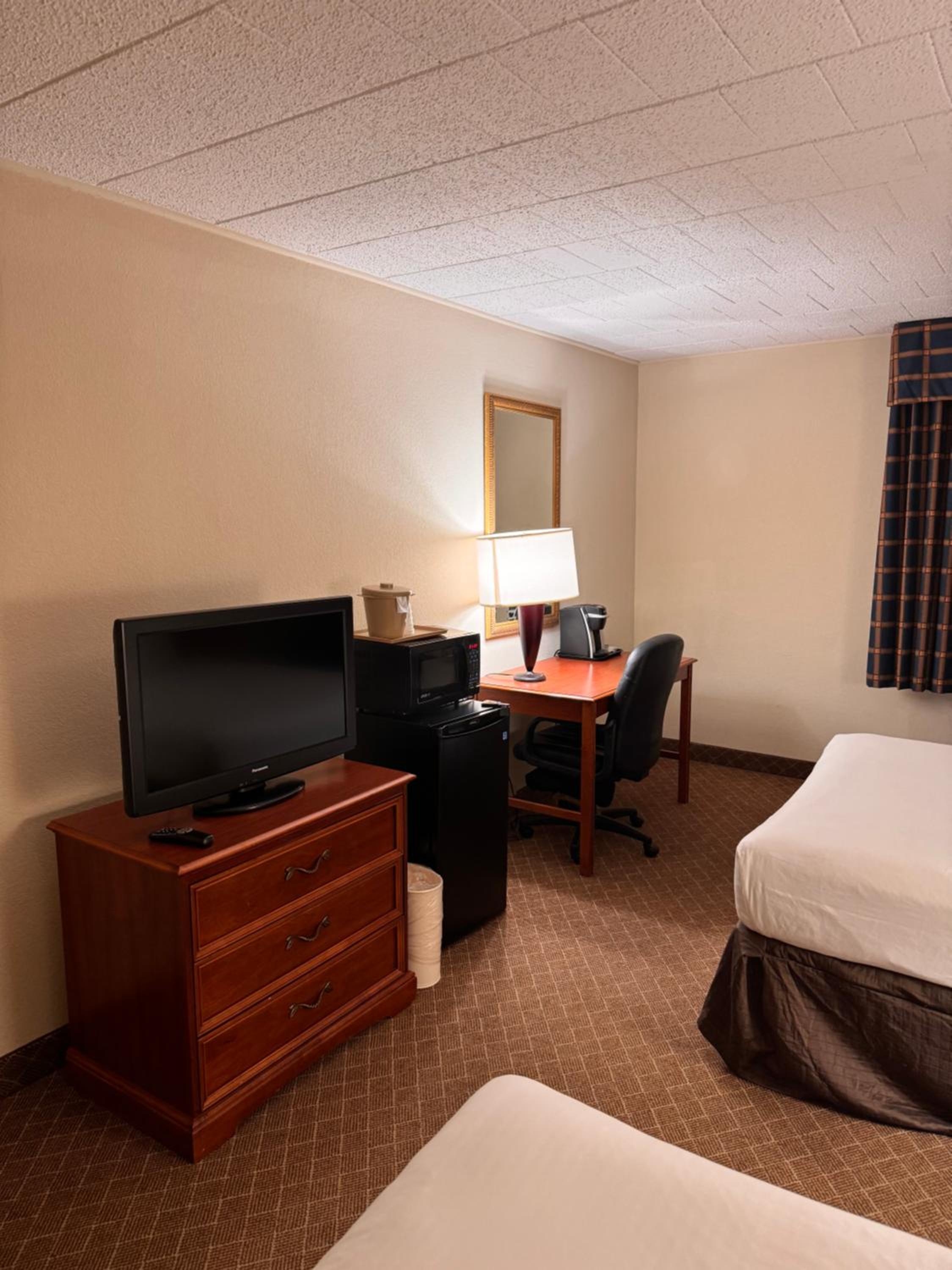 Double Room With Two Double Beds - Non Smoking photo 1