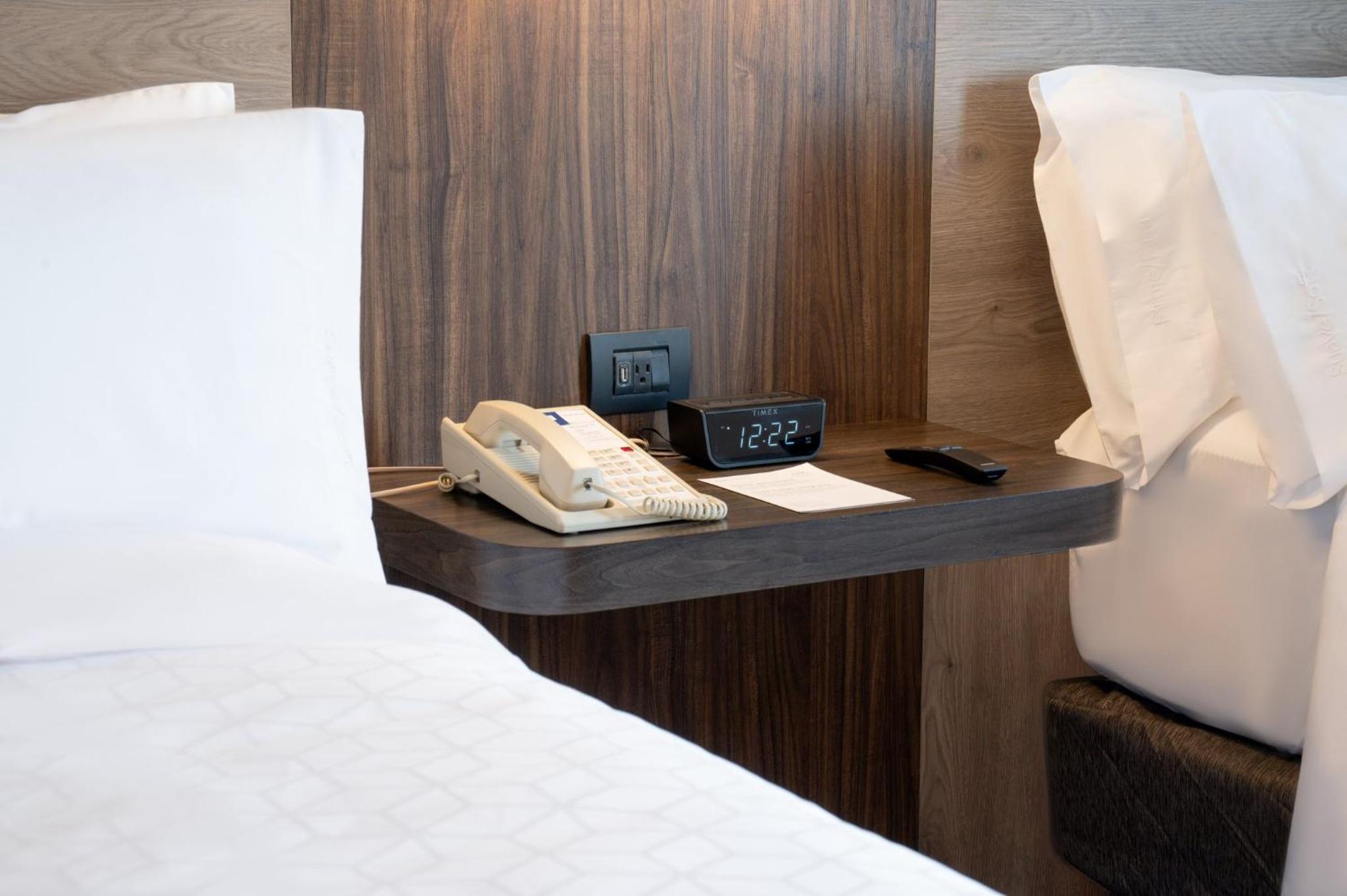 Standard Double Room with Two Double Beds photo 2
