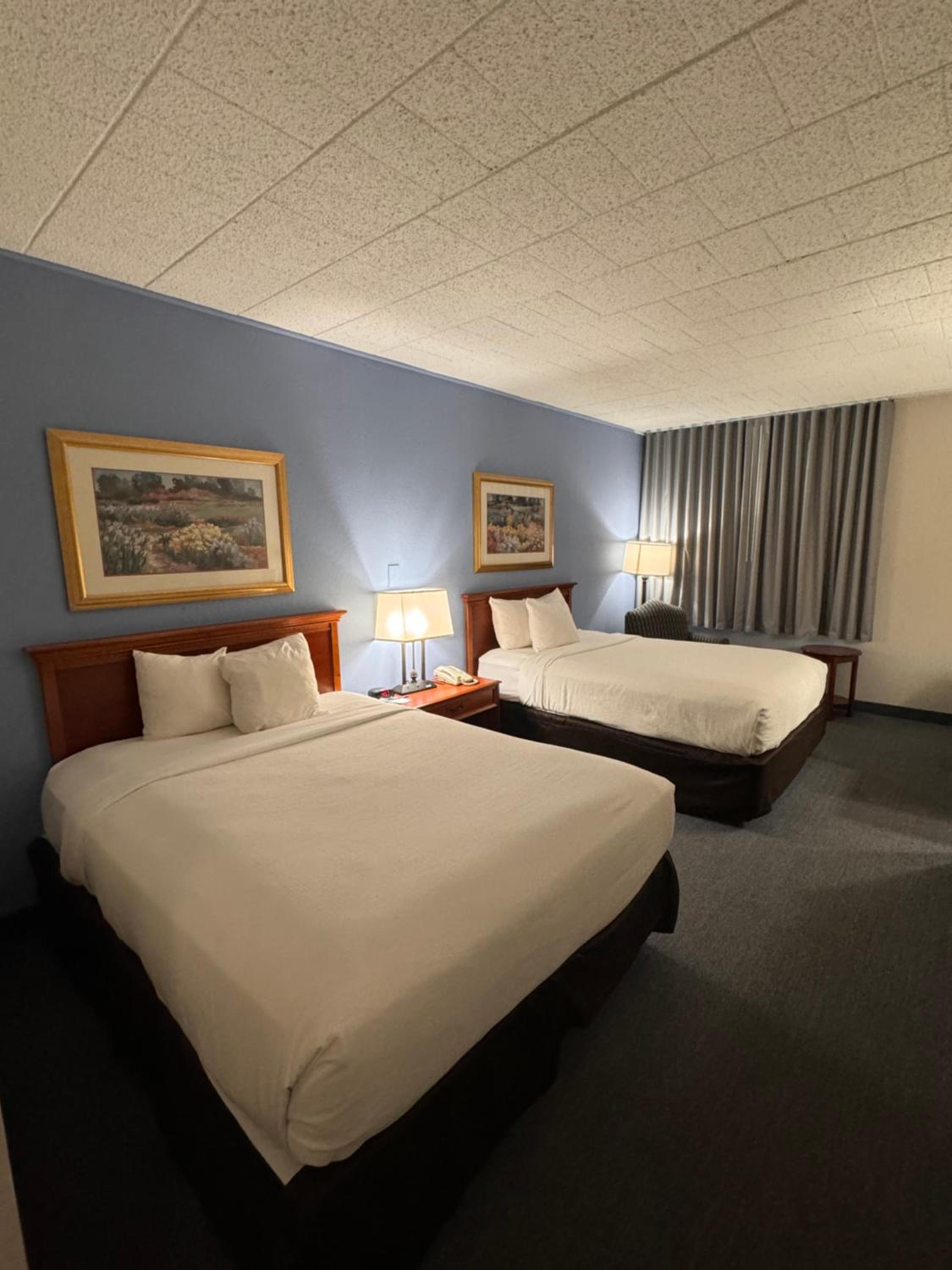 Queen Room - Accessible/Nonsmoking photo 3