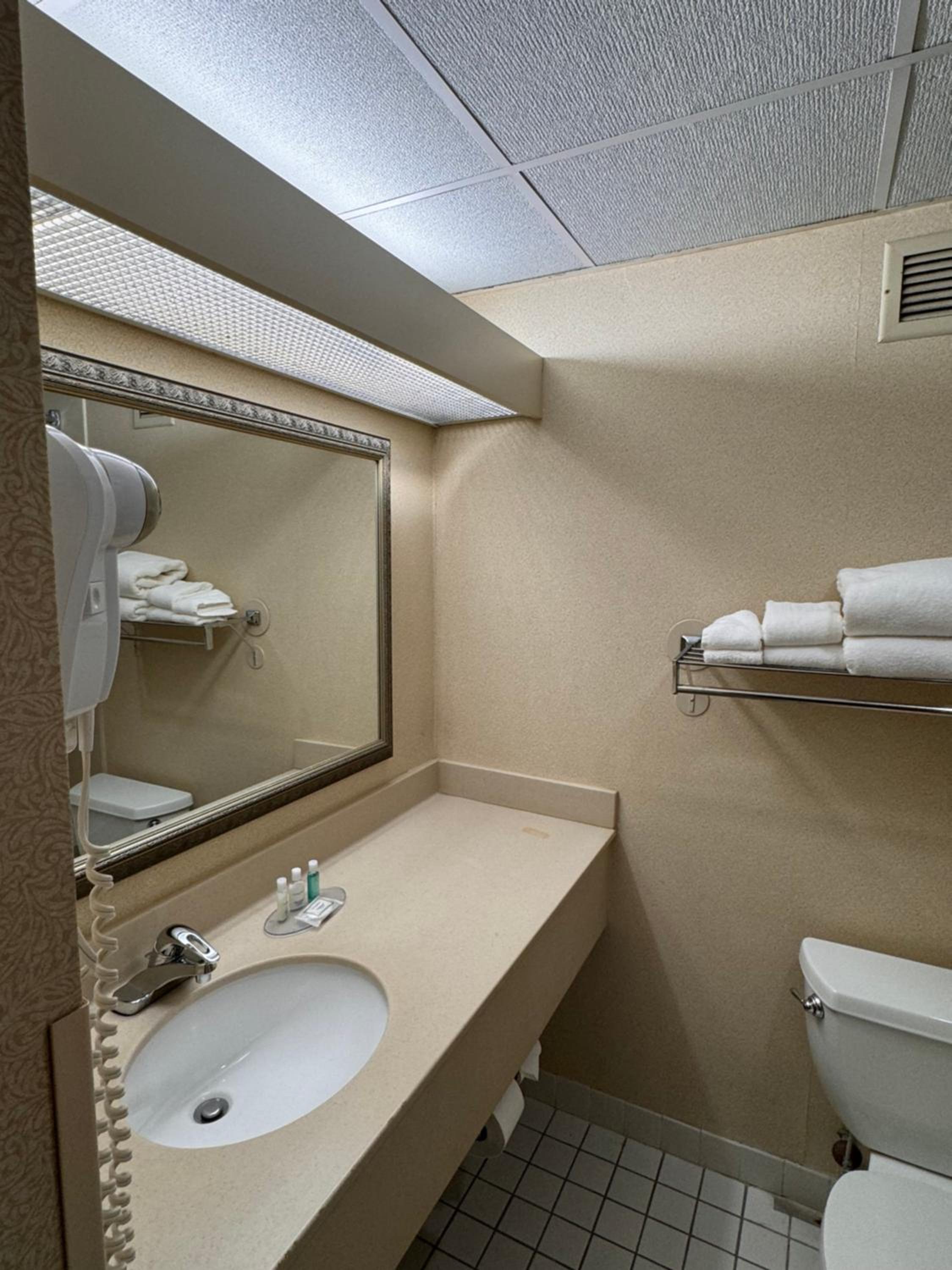 King Room - Non-Smoking photo 2