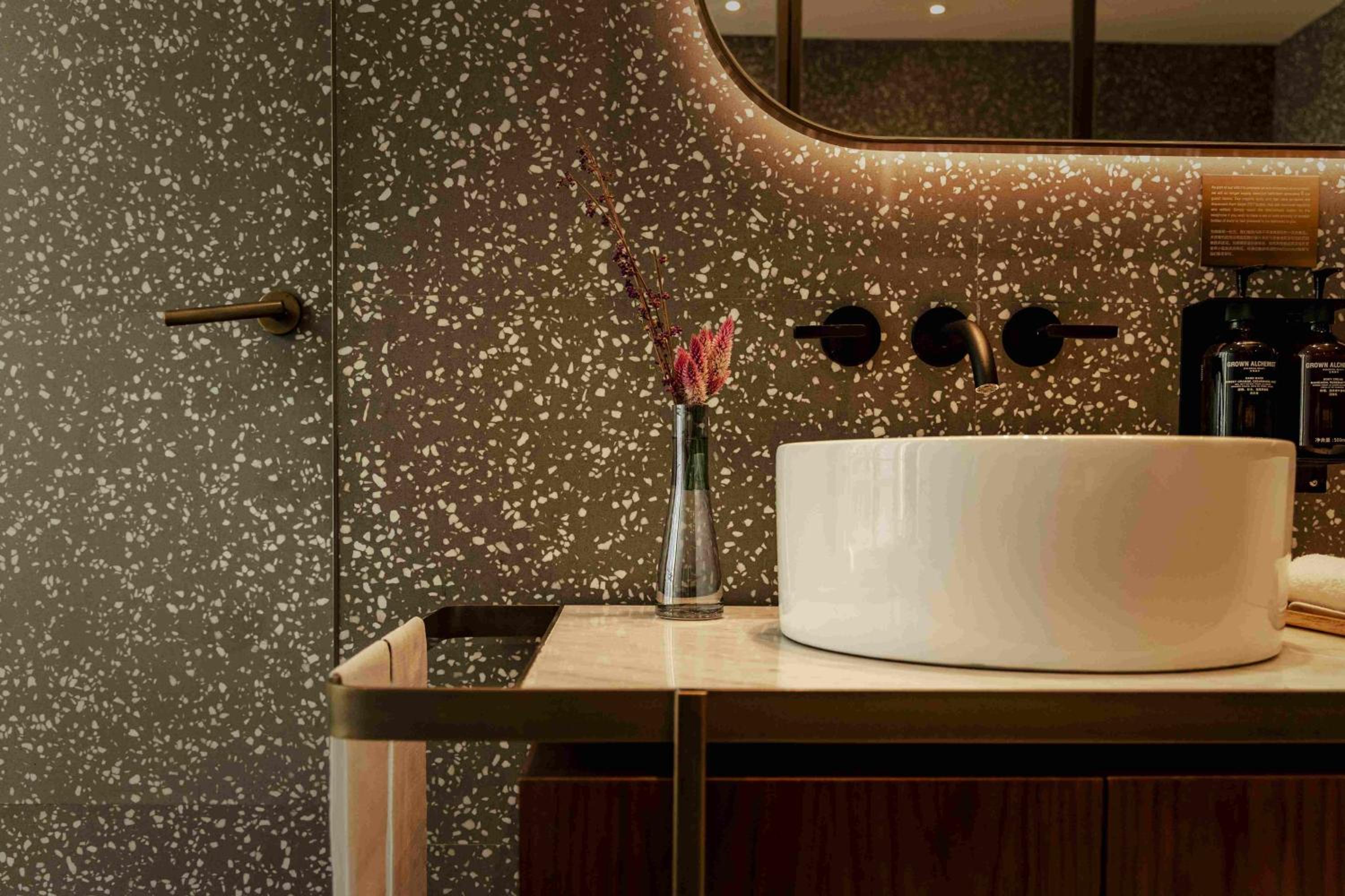 Executive Hollywood King Suite photo 3