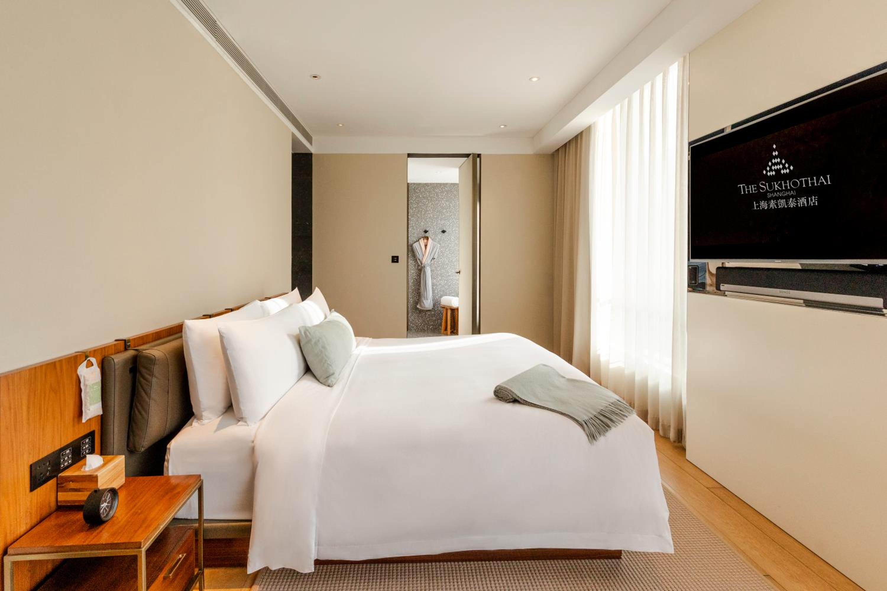 Executive Hollywood King Suite