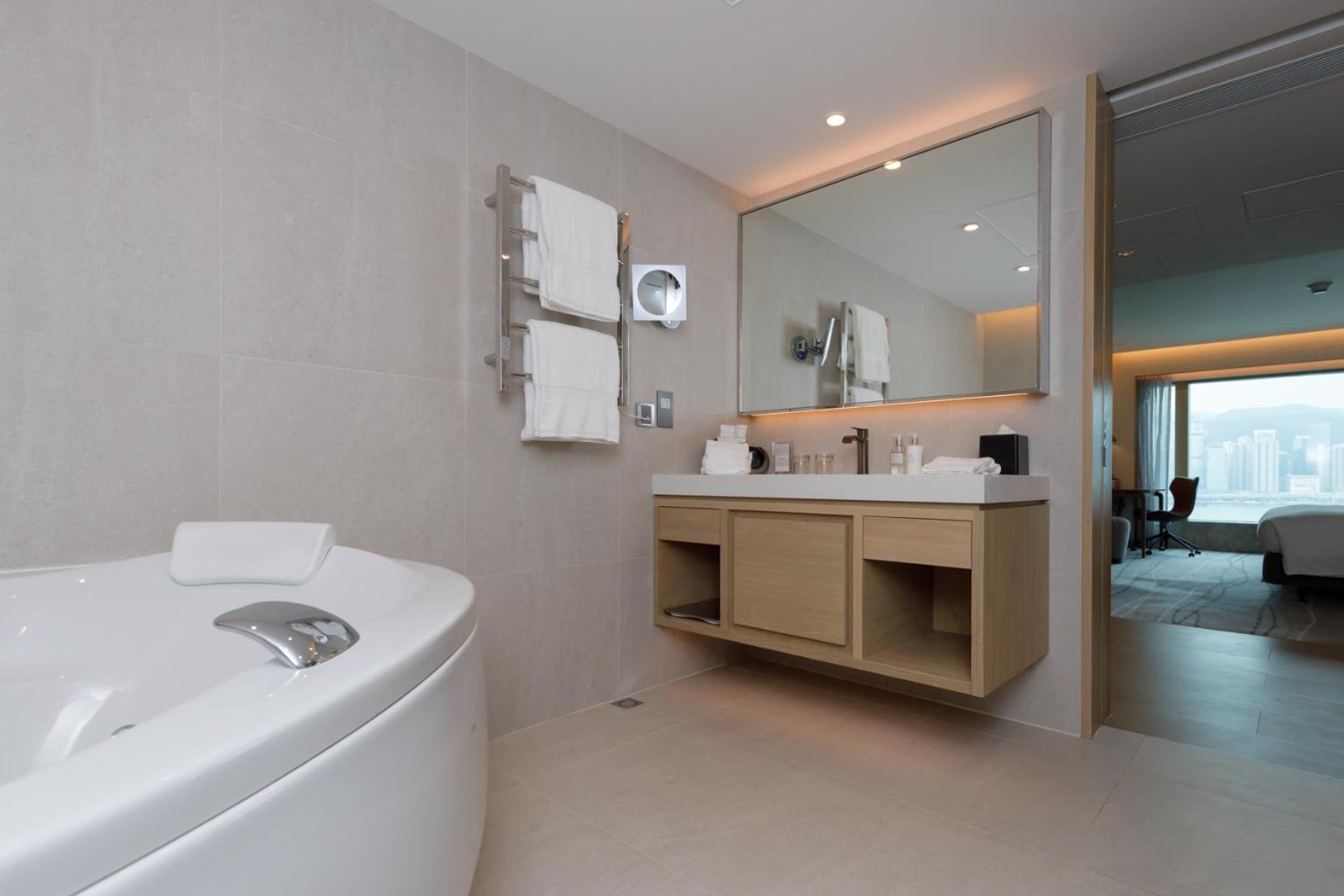 EPIC II with Executive Lounge Access