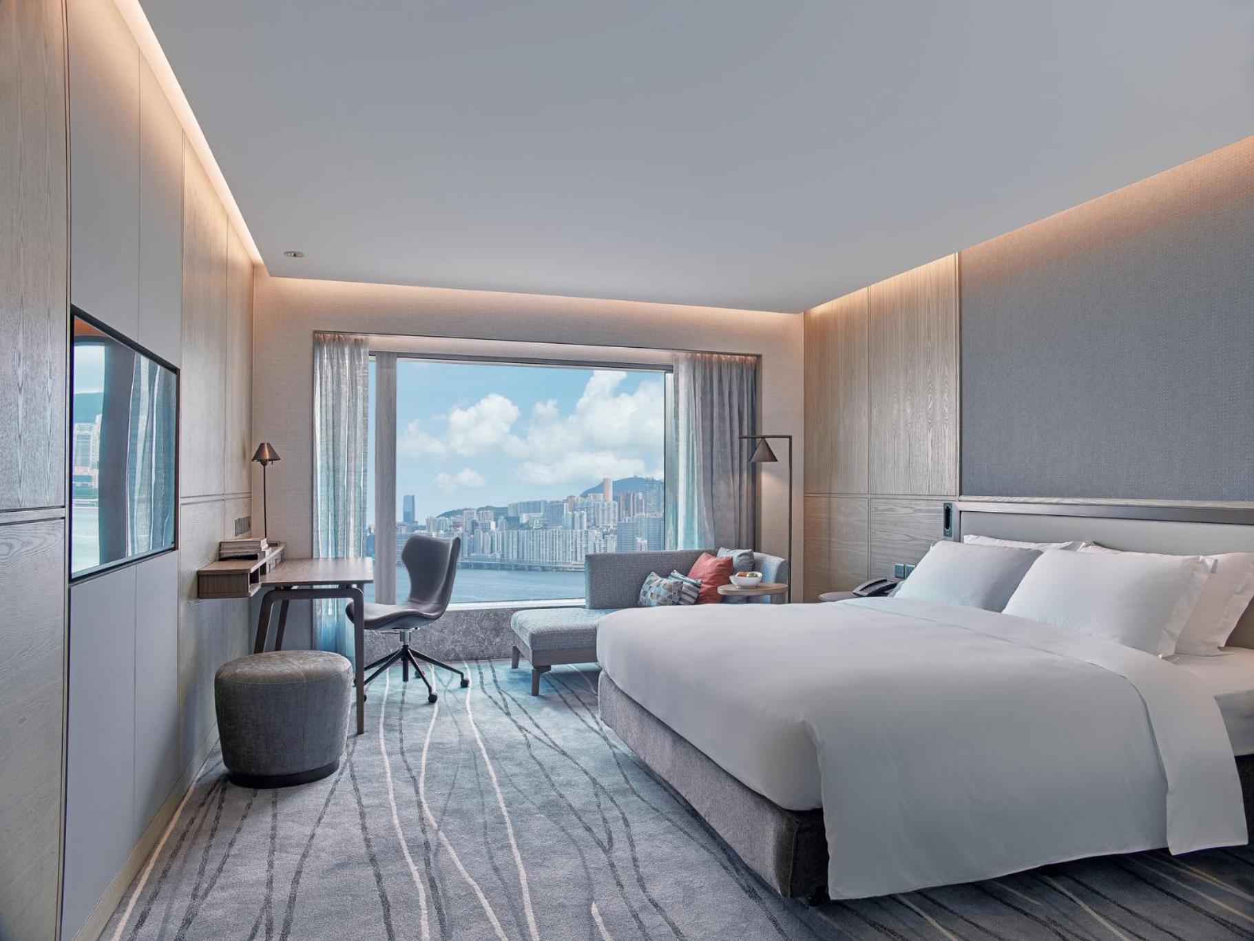 EPIC II with Executive Lounge Access thumbnail 5