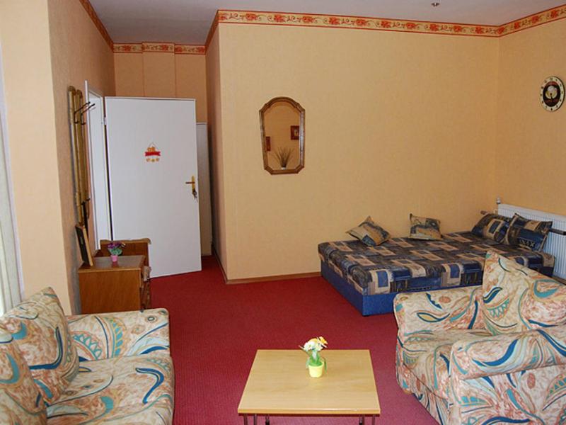 One-Bedroom Apartment with Terrace photo 2